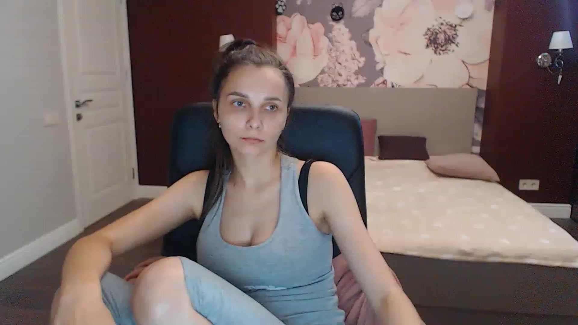 Gallery image thumbnail from Karina_Mils's myfreecams stream on, 06/29/2023, 09:53 image 8 of 20