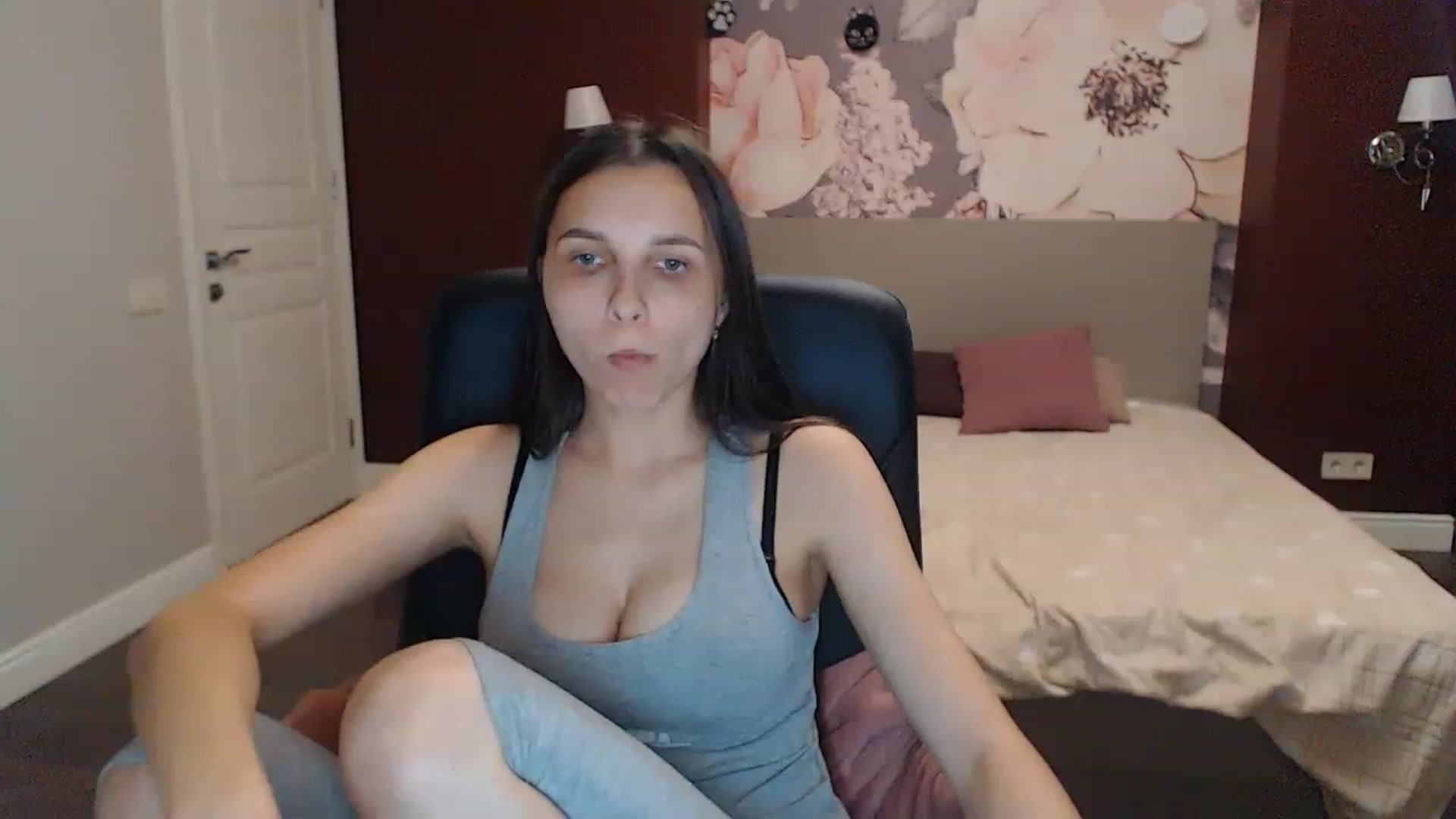 Gallery image thumbnail from Karina_Mils's myfreecams stream on, 07/01/2023, 16:57 image 14 of 20