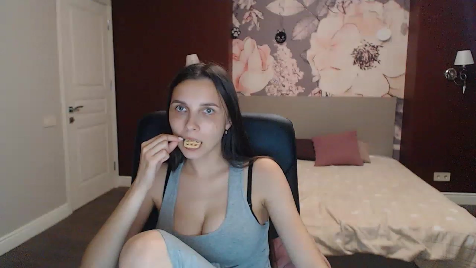 Gallery image thumbnail from Karina_Mils's myfreecams stream on, 07/01/2023, 16:57 image 11 of 20