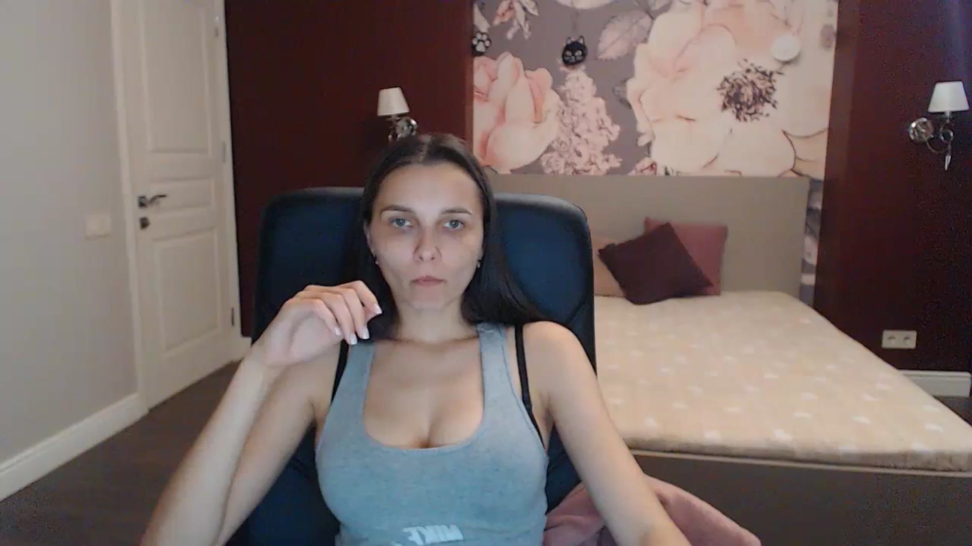 Gallery image thumbnail from Karina_Mils's myfreecams stream on, 07/02/2023, 16:14 image 17 of 20
