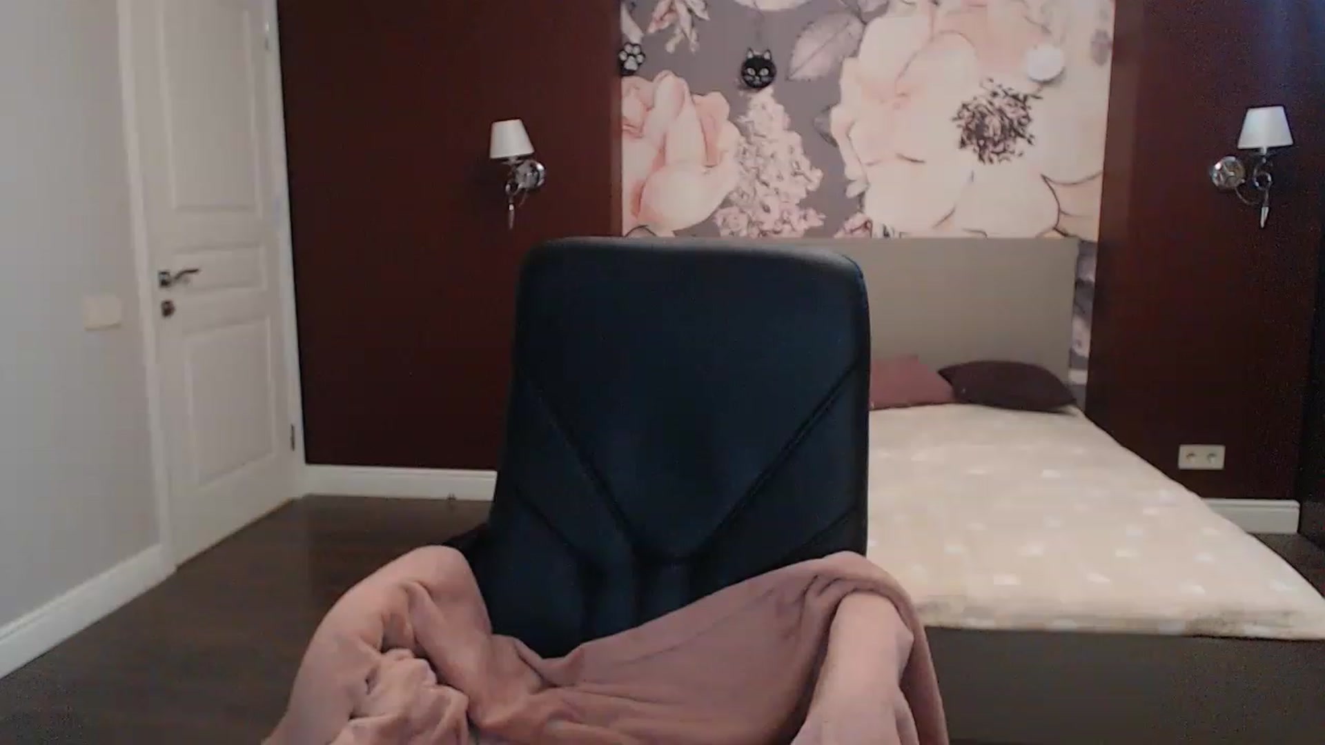 Gallery image thumbnail from Karina_Mils's myfreecams stream on, 07/06/2023, 11:09 image 8 of 20