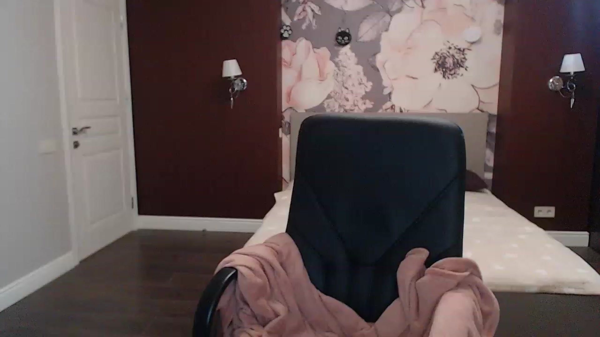 Gallery image thumbnail from Karina_Mils's myfreecams stream on, 07/06/2023, 11:09 image 15 of 20
