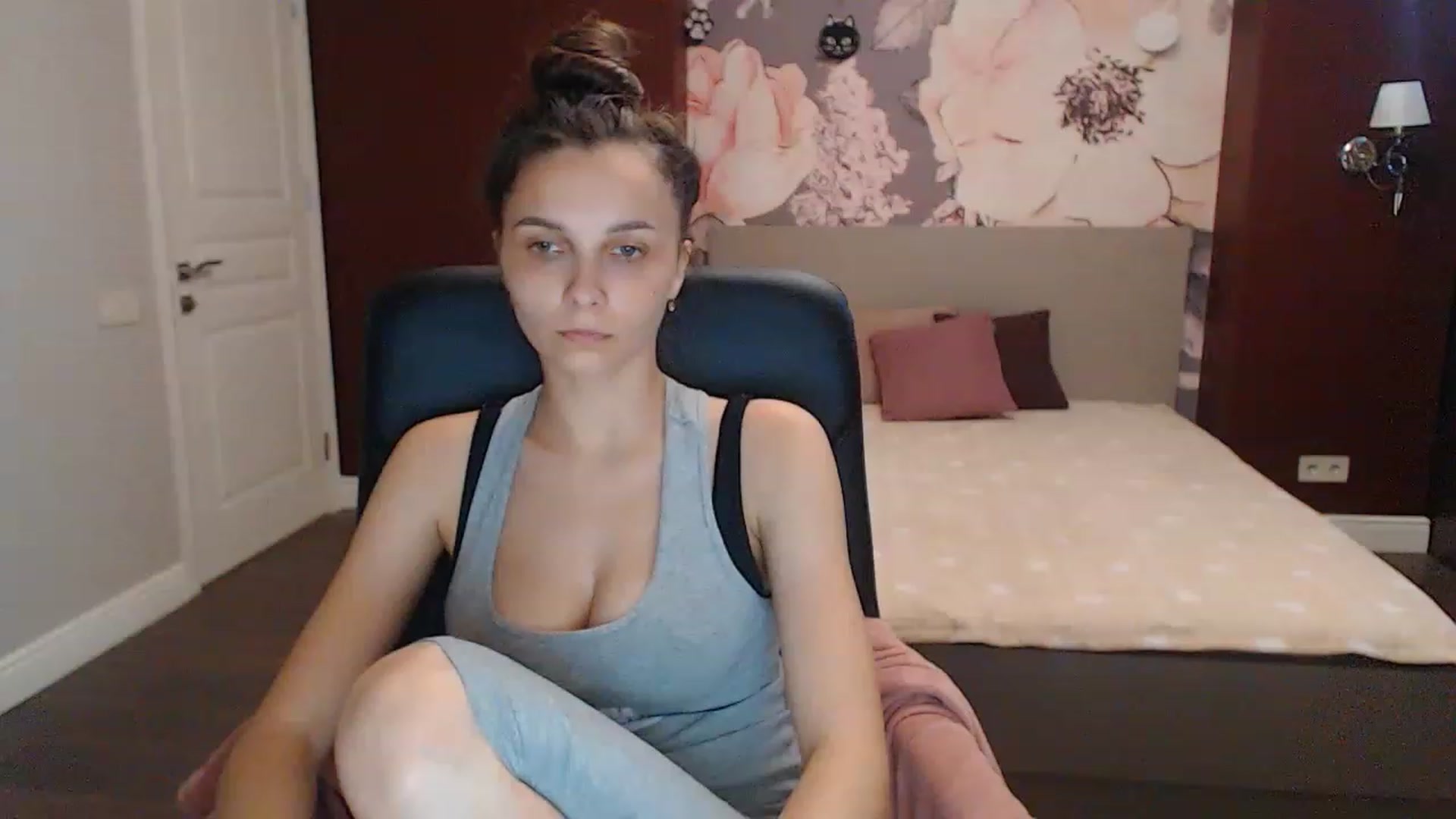 Gallery image thumbnail from Karina_Mils's myfreecams stream on, 07/08/2023, 14:01 image 14 of 20