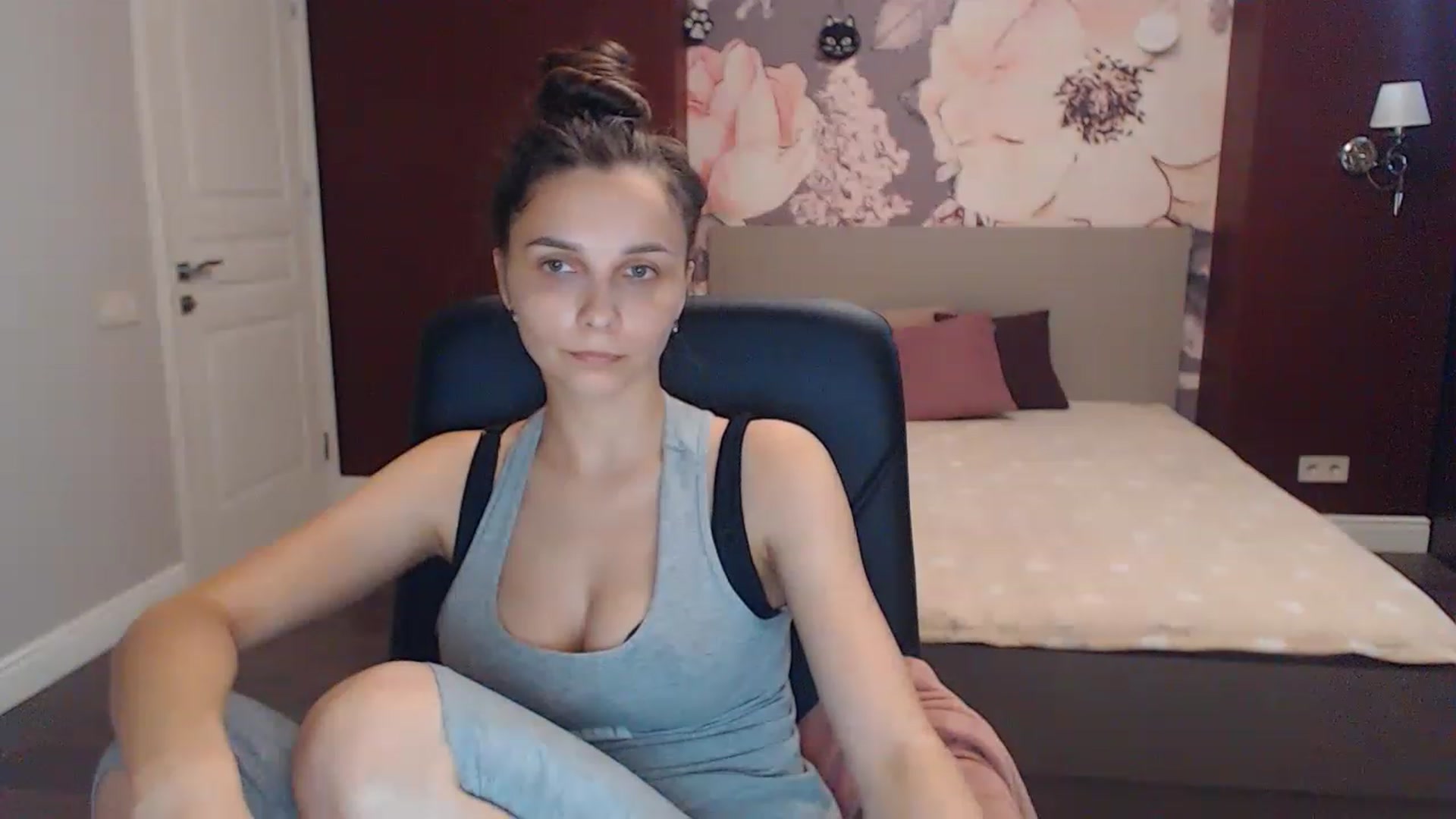 Gallery image thumbnail from Karina_Mils's myfreecams stream on, 07/08/2023, 14:01 image 11 of 20