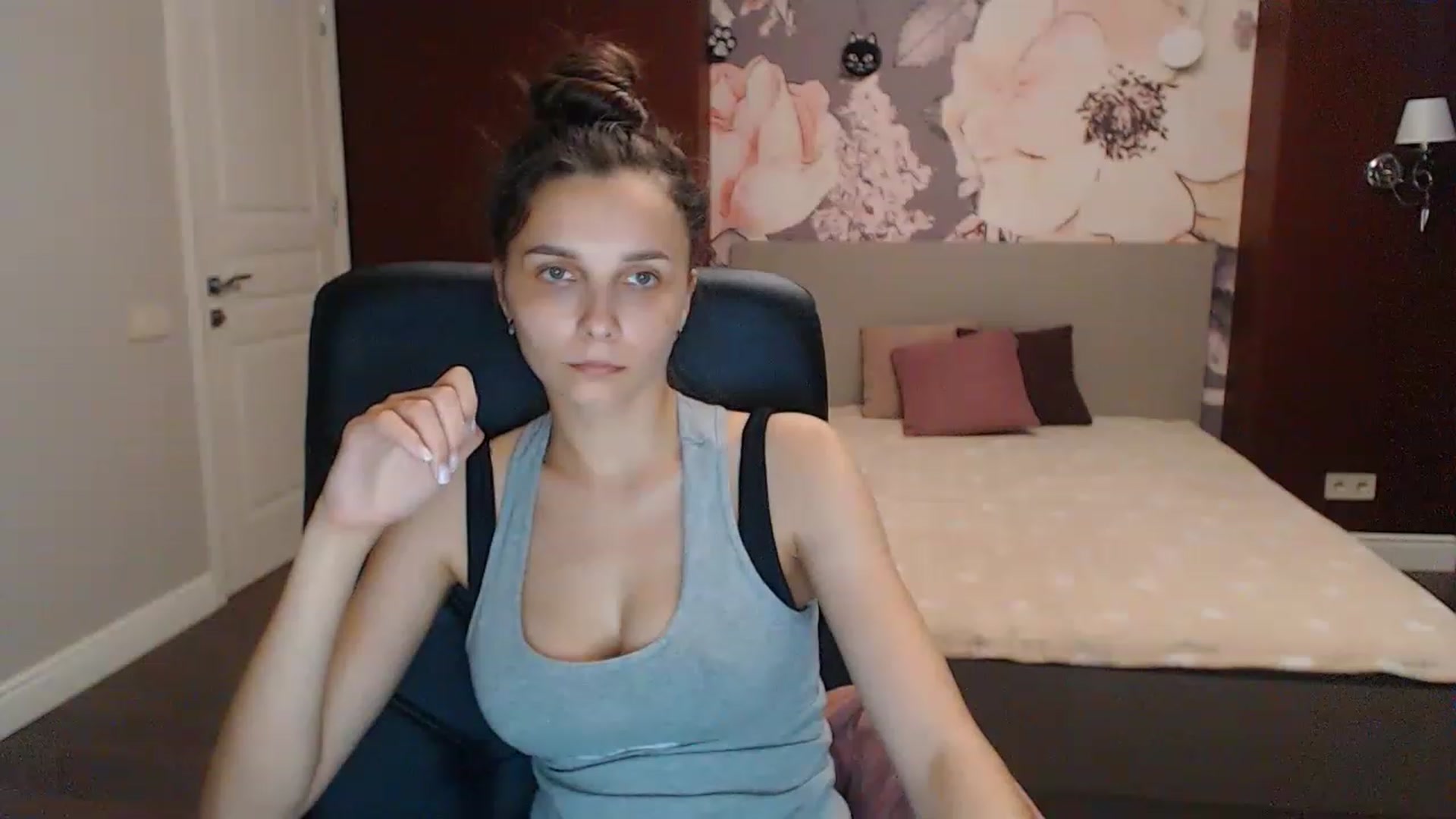 Gallery image thumbnail from Karina_Mils's myfreecams stream on, 07/08/2023, 15:11 image 14 of 20