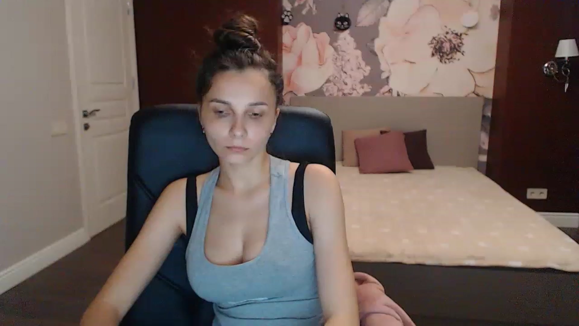 Gallery image thumbnail from Karina_Mils's myfreecams stream on, 07/08/2023, 15:11 image 11 of 20