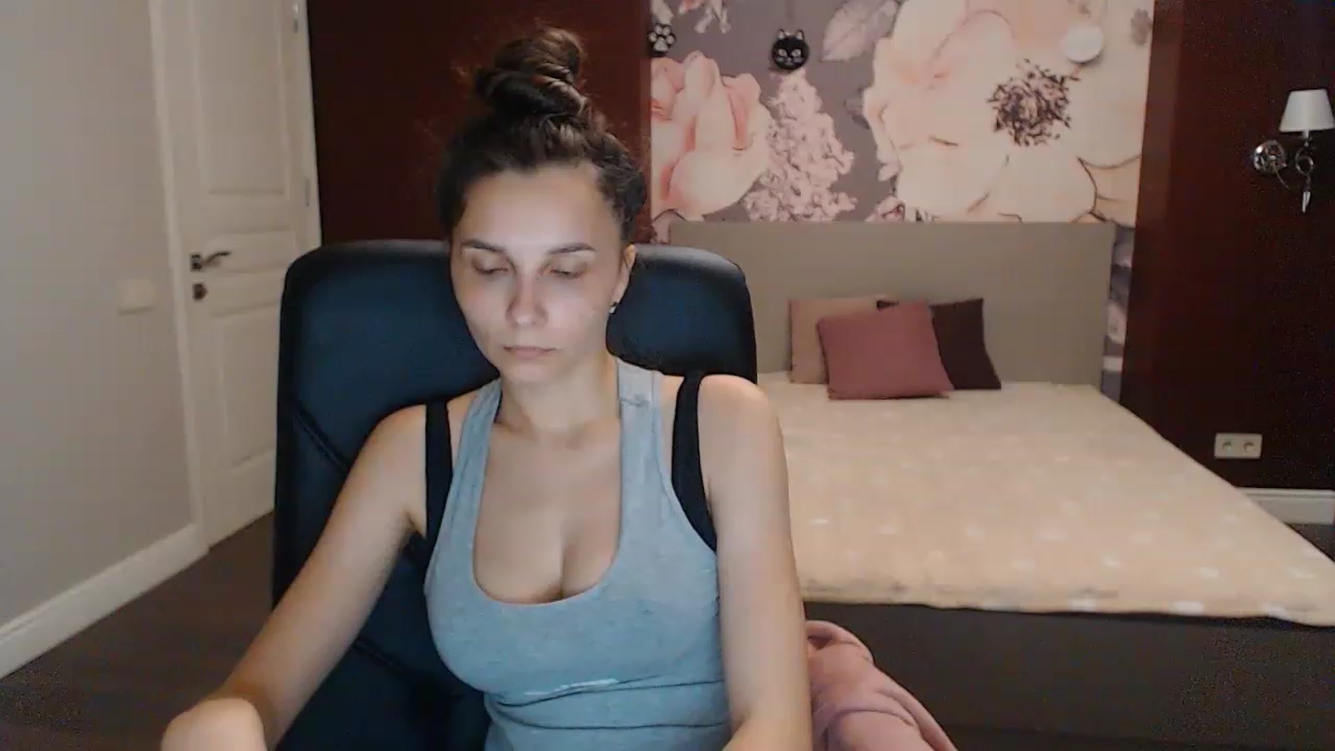 Gallery image thumbnail from Karina_Mils's myfreecams stream on, 07/08/2023, 15:11 image 15 of 20