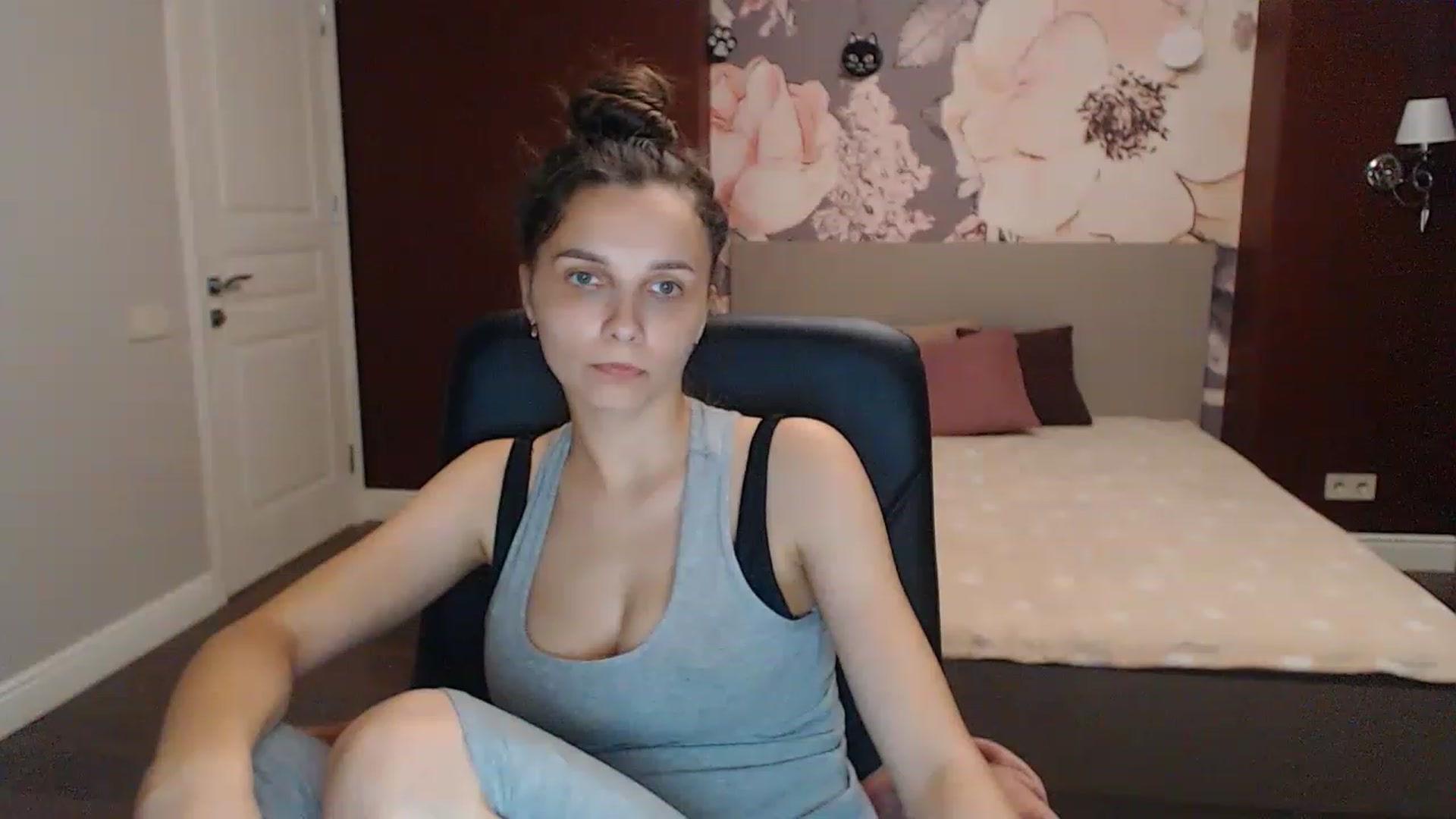 Gallery image thumbnail from Karina_Mils's myfreecams stream on, 07/08/2023, 15:11 image 7 of 20
