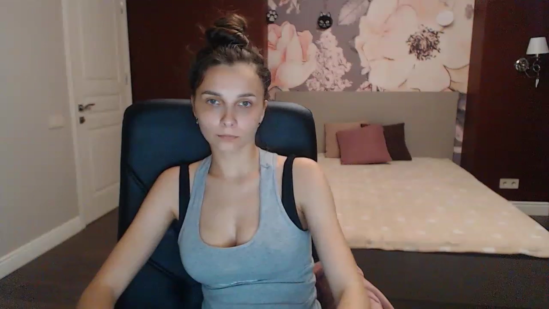 Gallery image thumbnail from Karina_Mils's myfreecams stream on, 07/08/2023, 15:11 image 10 of 20