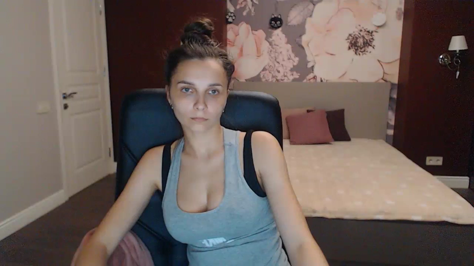 Gallery image thumbnail from Karina_Mils's myfreecams stream on, 07/08/2023, 18:39 image 18 of 20