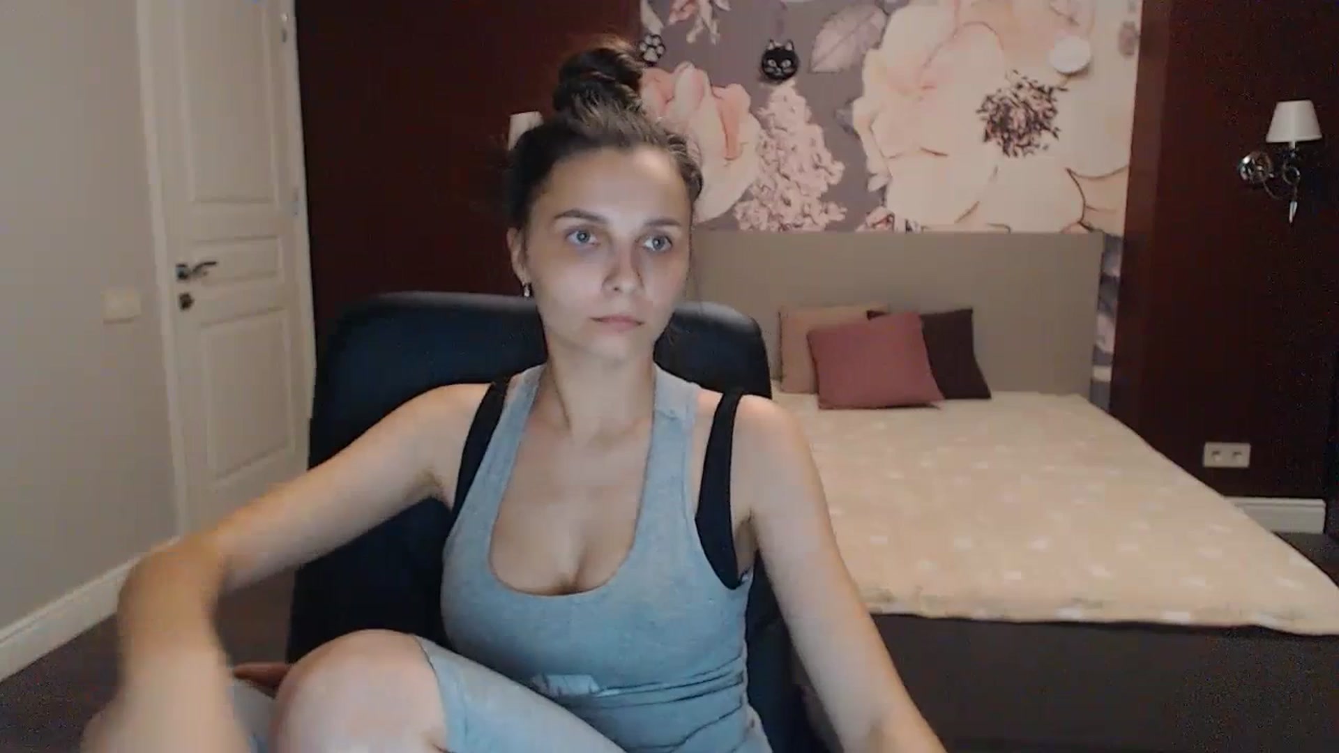 Gallery image thumbnail from Karina_Mils's myfreecams stream on, 07/08/2023, 18:39 image 16 of 20