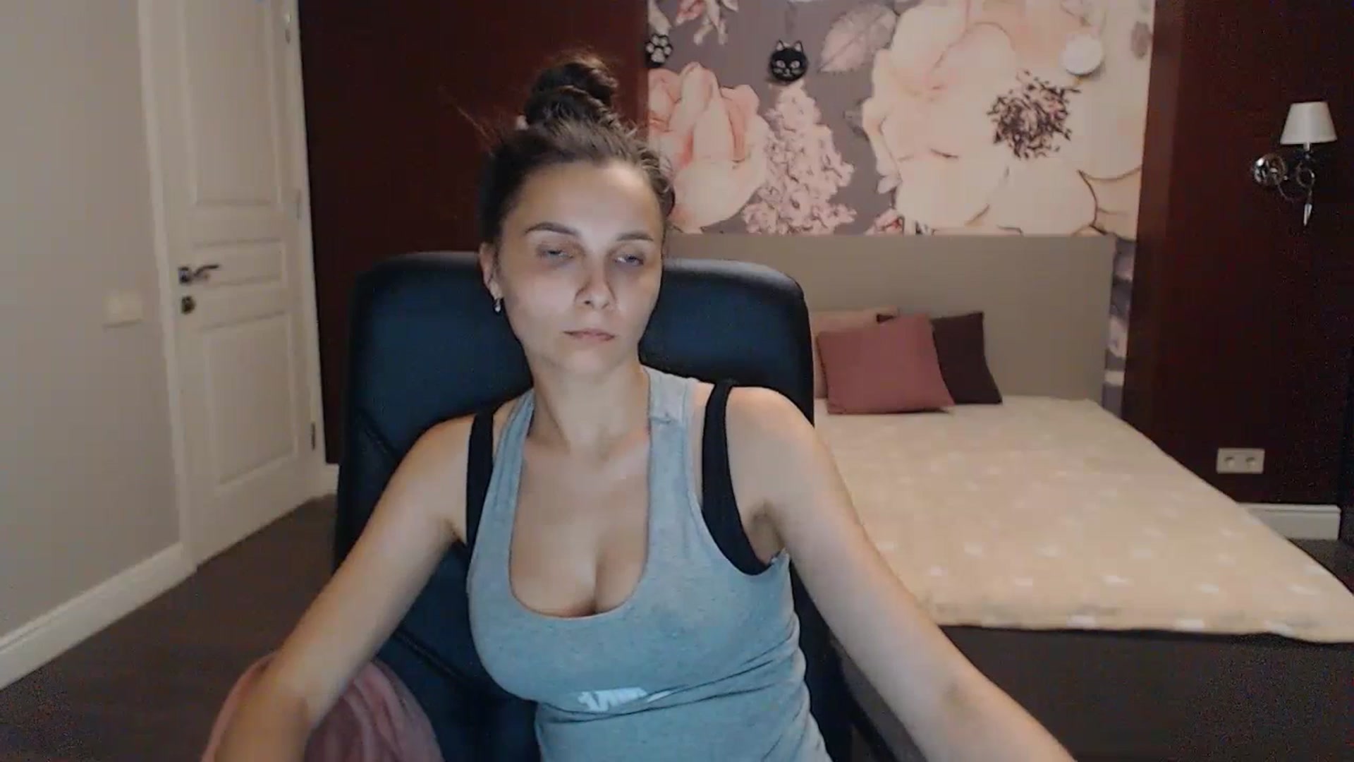 Gallery image thumbnail from Karina_Mils's myfreecams stream on, 07/08/2023, 18:39 image 19 of 20