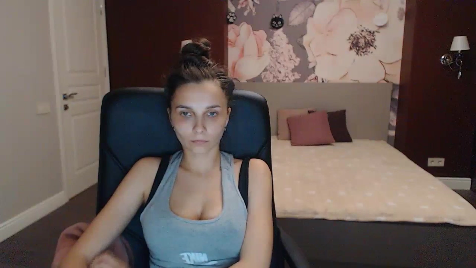 Gallery image thumbnail from Karina_Mils's myfreecams stream on, 07/08/2023, 18:39 image 14 of 20