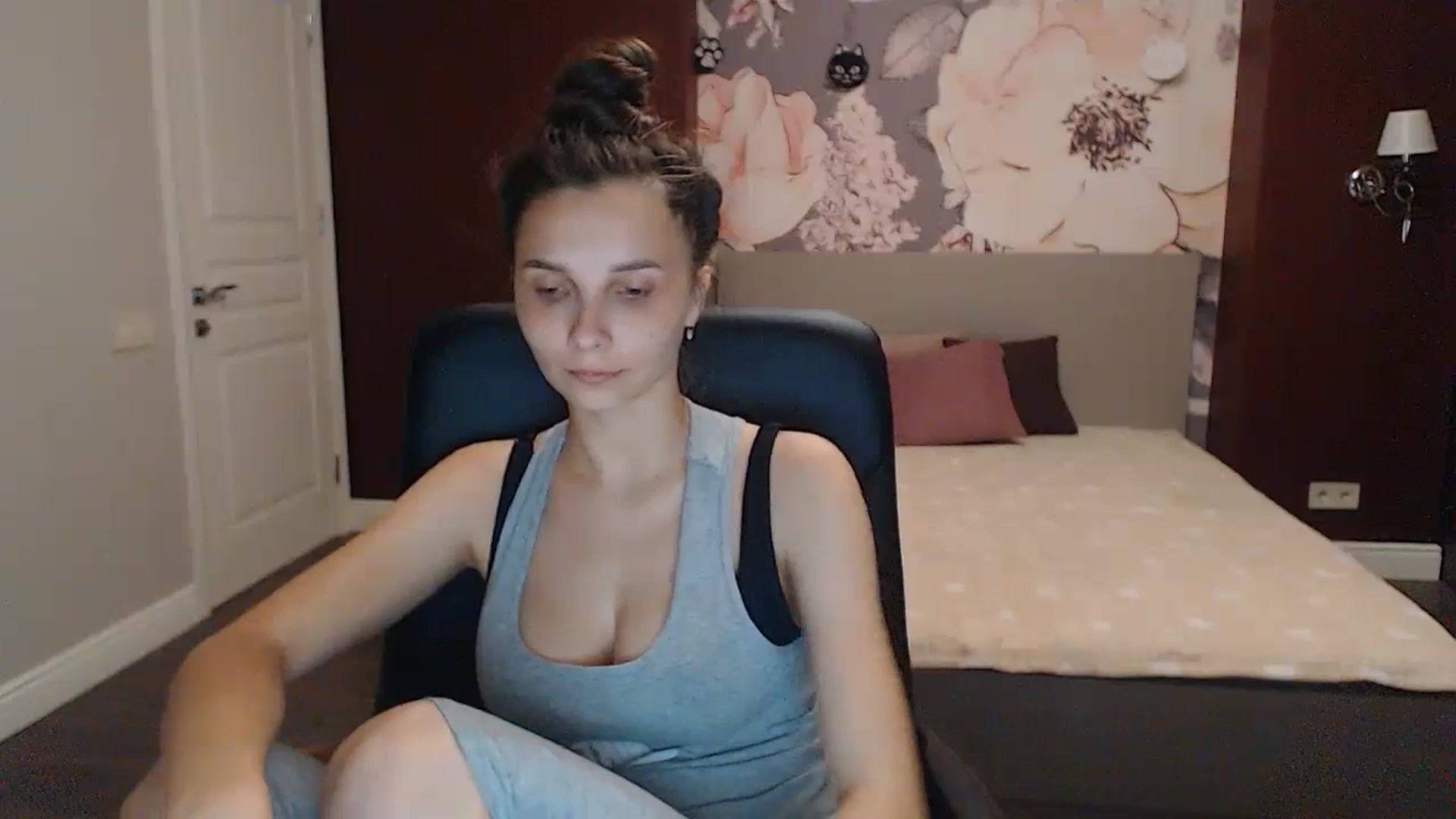 Gallery image thumbnail from Karina_Mils's myfreecams stream on, 07/08/2023, 18:39 image 8 of 20