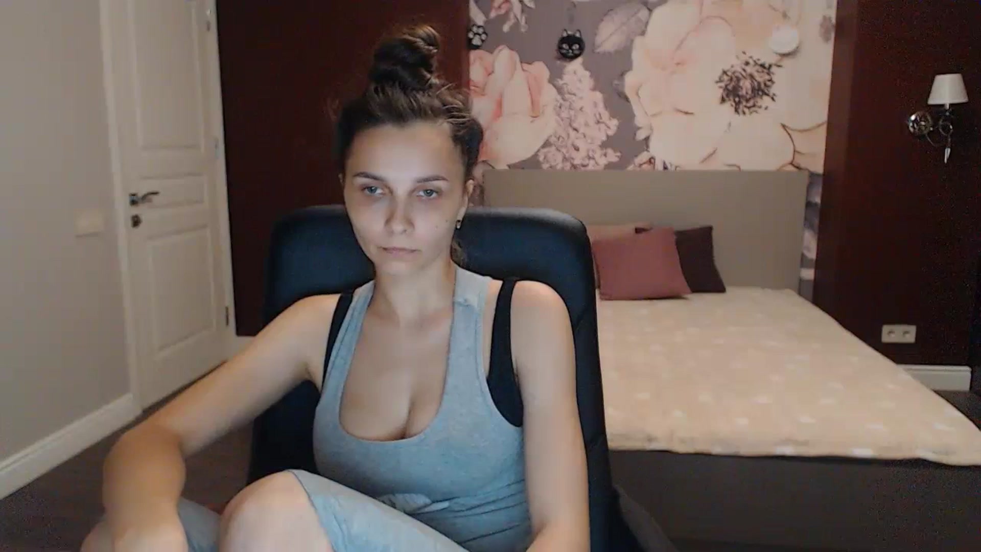 Gallery image thumbnail from Karina_Mils's myfreecams stream on, 07/08/2023, 18:39 image 5 of 20