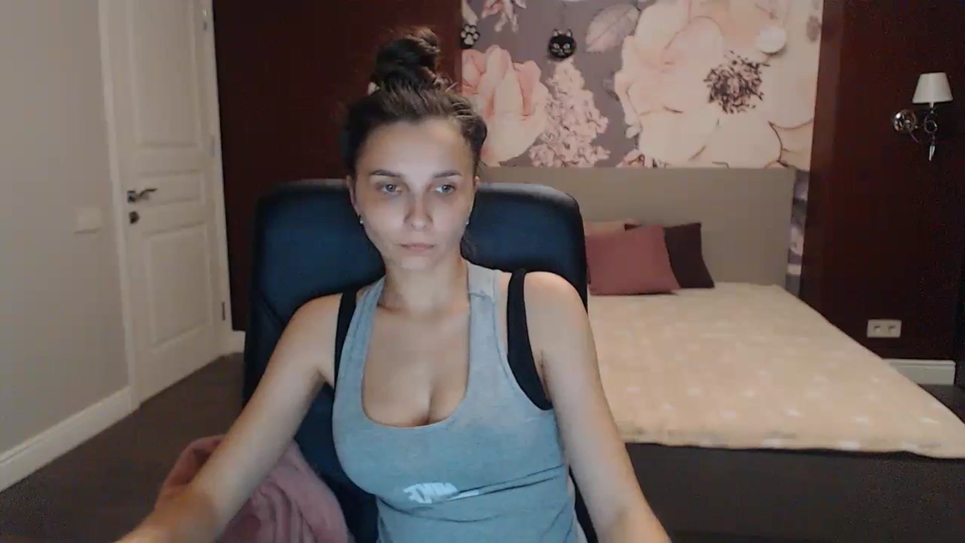 Gallery image thumbnail from Karina_Mils's myfreecams stream on, 07/08/2023, 18:39 image 12 of 20