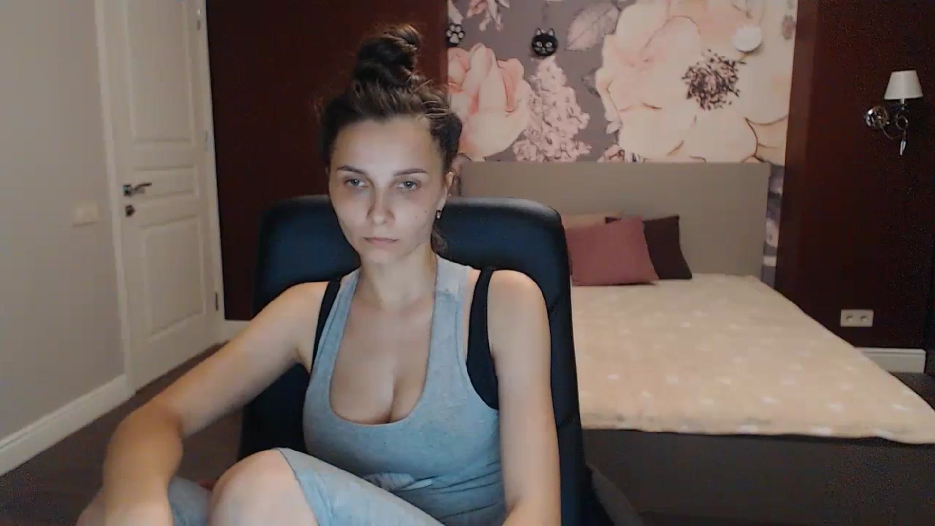 Gallery image thumbnail from Karina_Mils's myfreecams stream on, 07/08/2023, 18:39 image 6 of 20