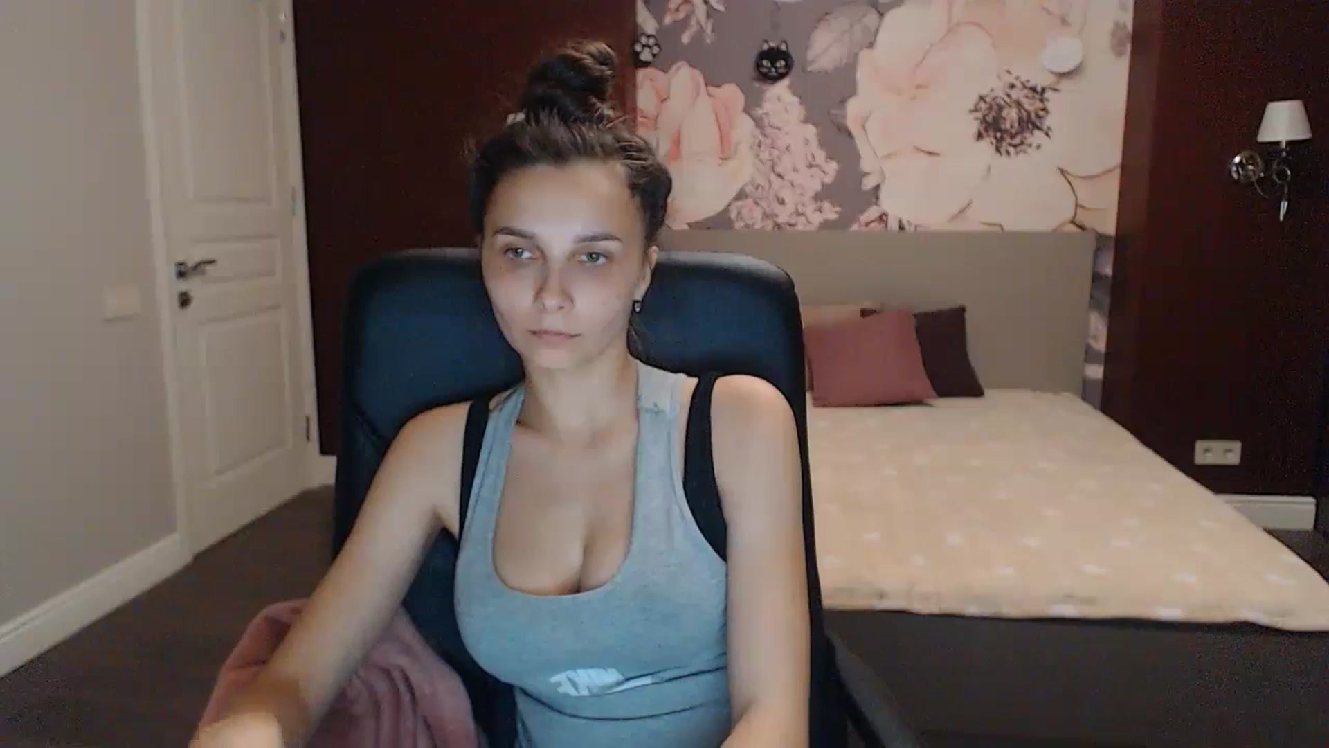 Gallery image thumbnail from Karina_Mils's myfreecams stream on, 07/08/2023, 18:39 image 10 of 20
