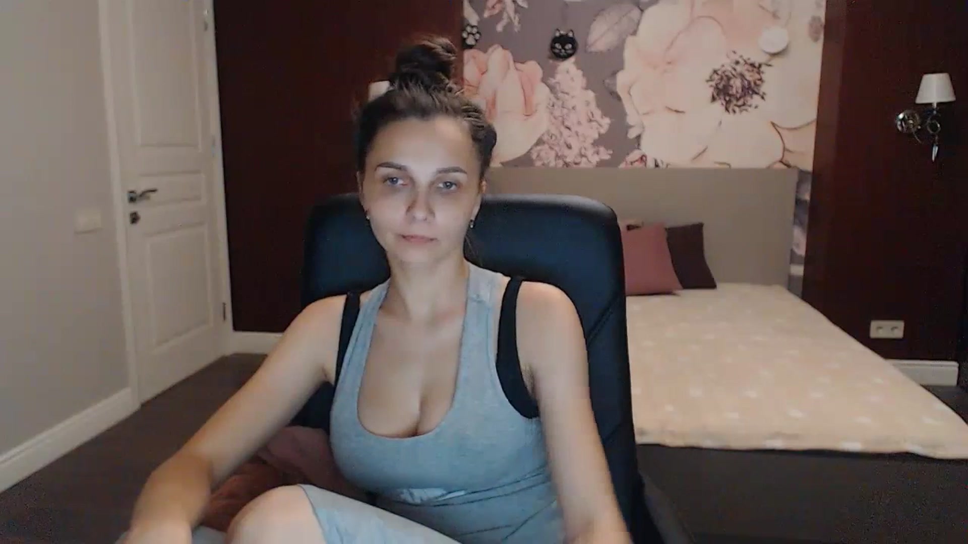 Gallery image thumbnail from Karina_Mils's myfreecams stream on, 07/08/2023, 18:39 image 13 of 20