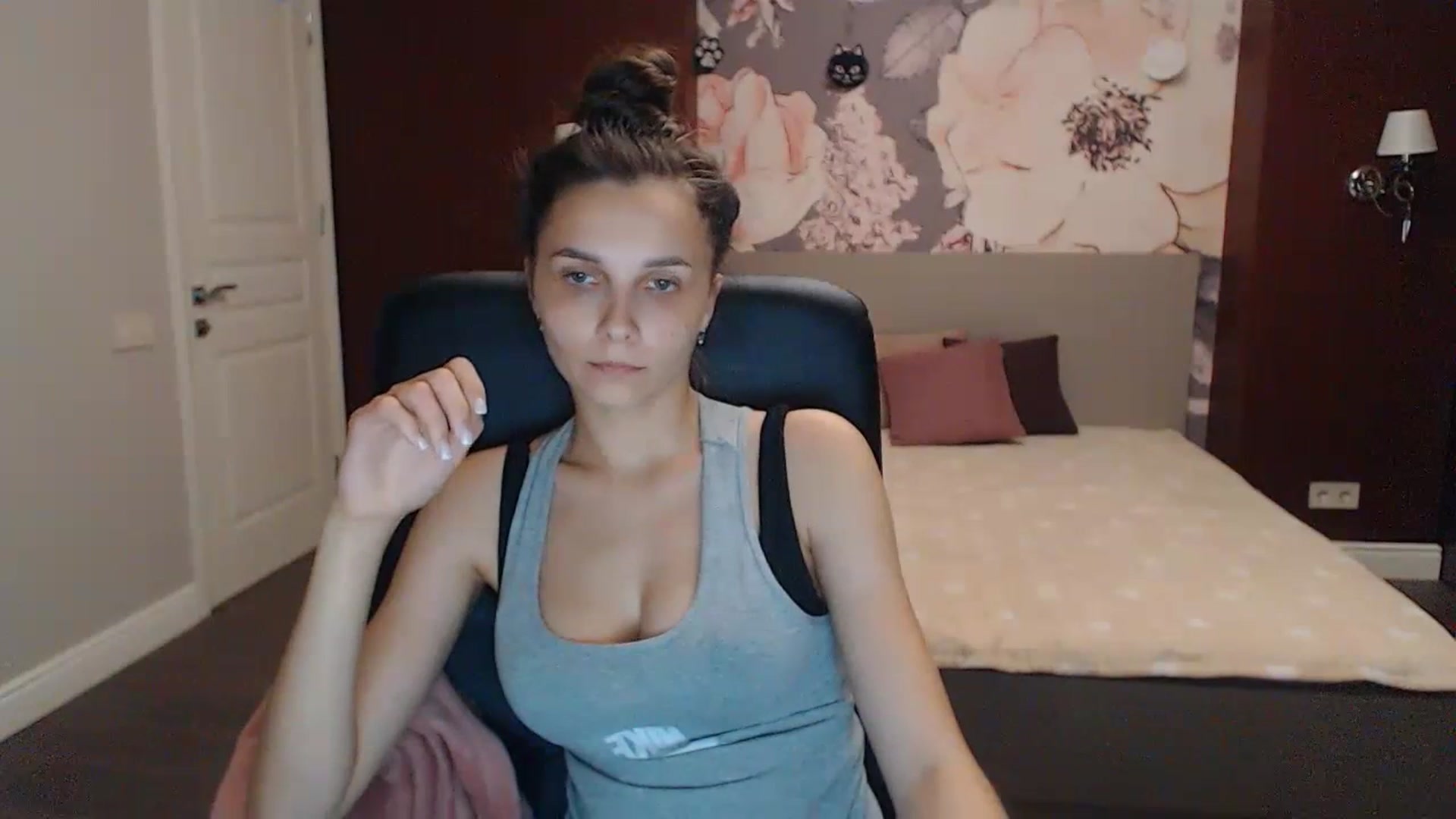 Gallery image thumbnail from Karina_Mils's myfreecams stream on, 07/08/2023, 18:39 image 11 of 20
