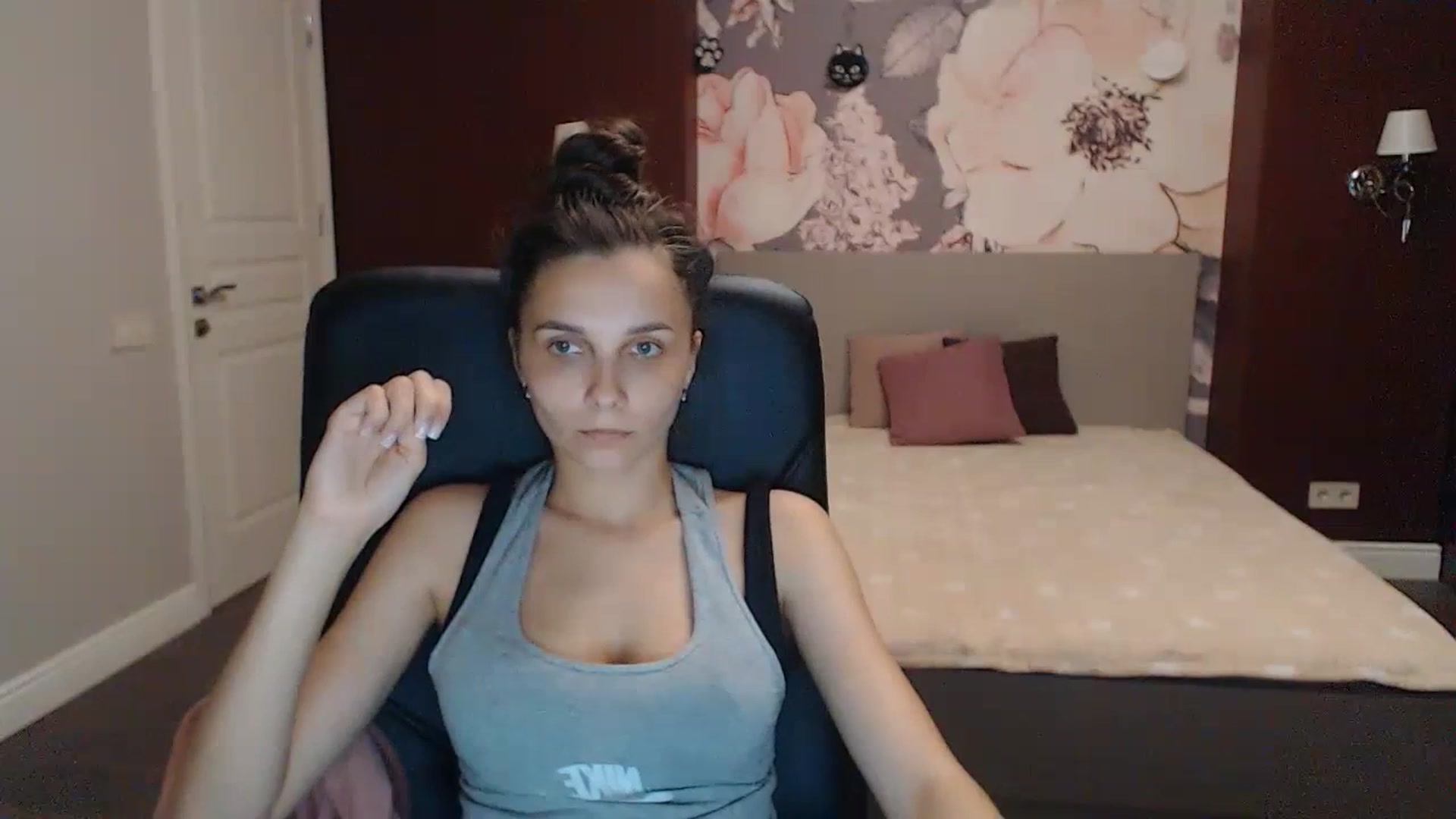 Gallery image thumbnail from Karina_Mils's myfreecams stream on, 07/08/2023, 18:39 image 15 of 20