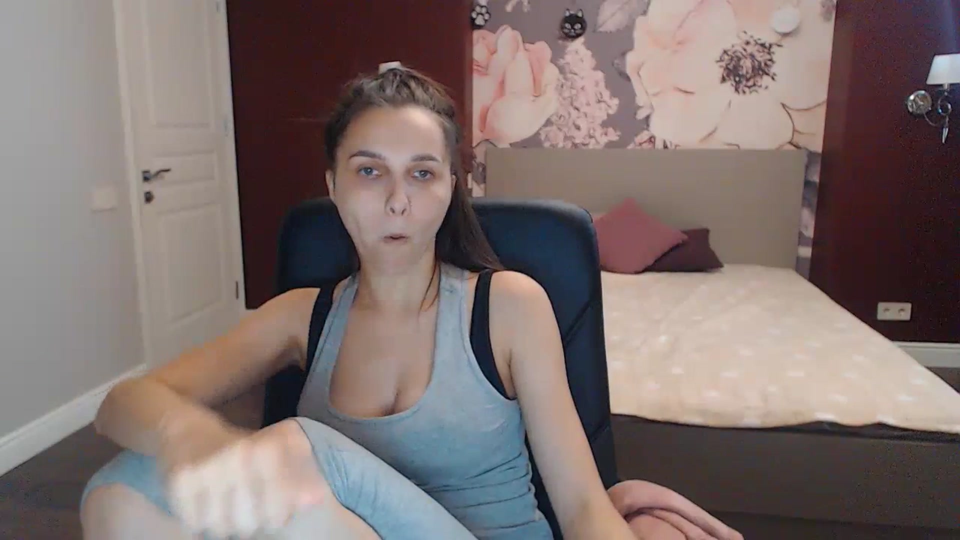 Gallery image thumbnail from Karina_Mils's myfreecams stream on, 07/09/2023, 14:48 image 10 of 20