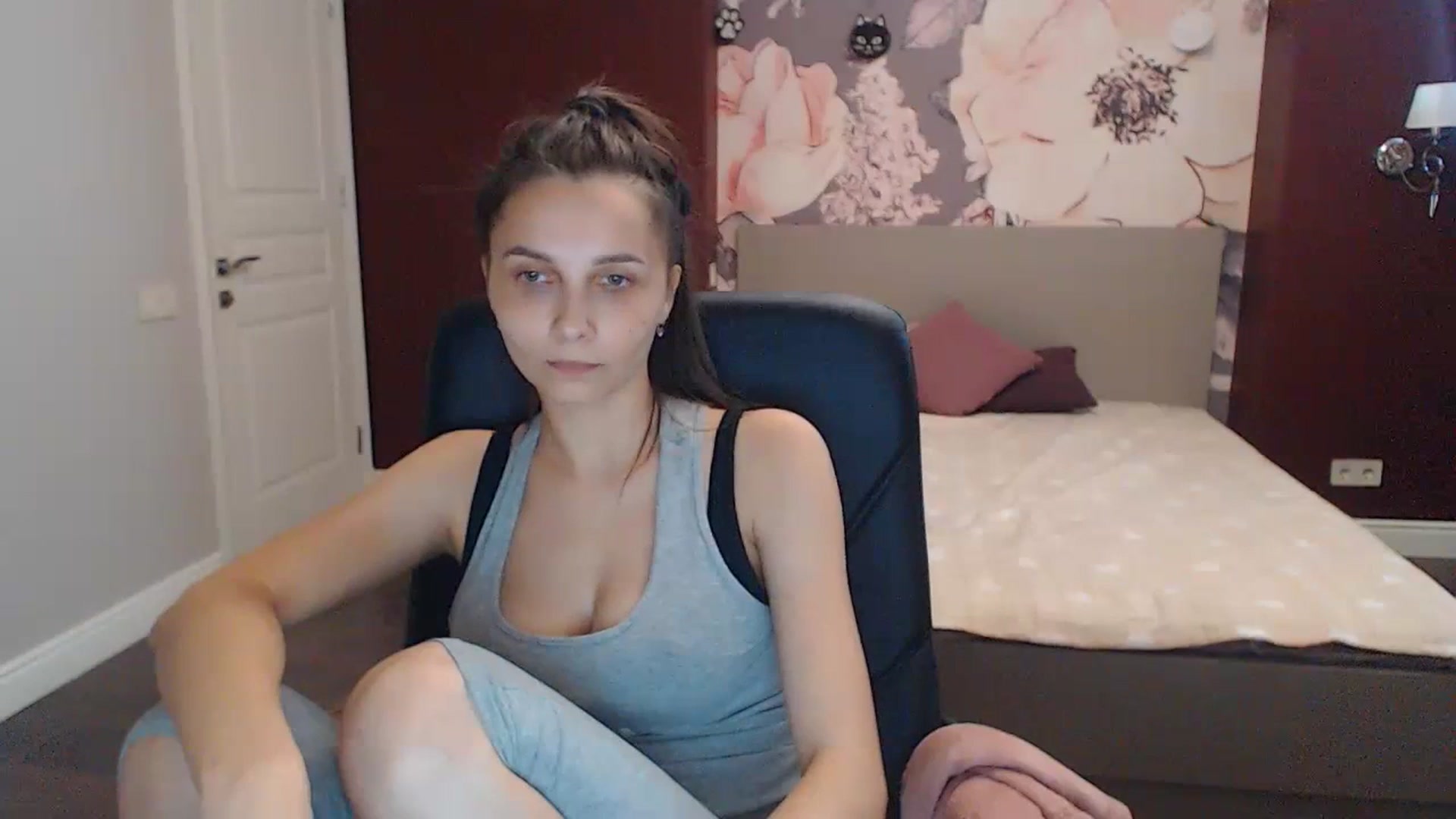Gallery image thumbnail from Karina_Mils's myfreecams stream on, 07/09/2023, 14:48 image 18 of 20