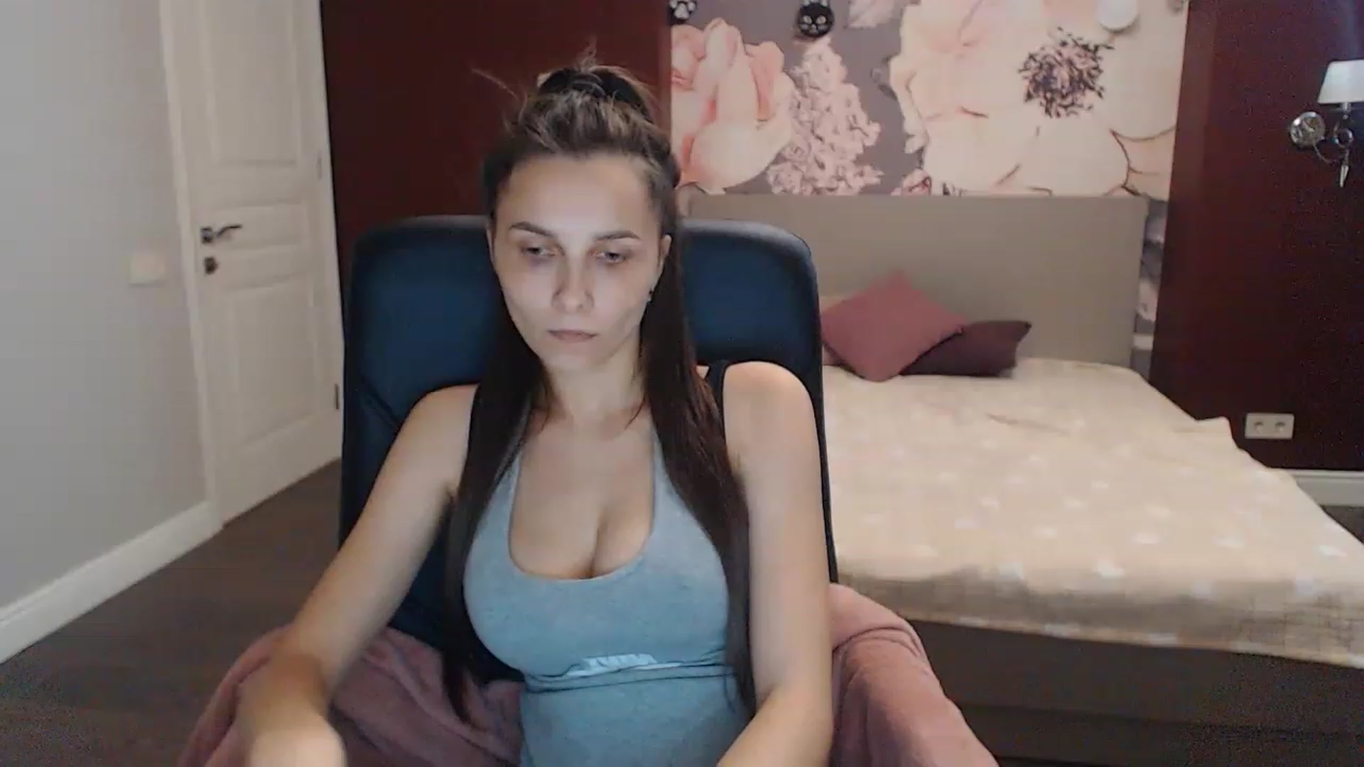 Gallery image thumbnail from Karina_Mils's myfreecams stream on, 07/09/2023, 15:43 image 8 of 20