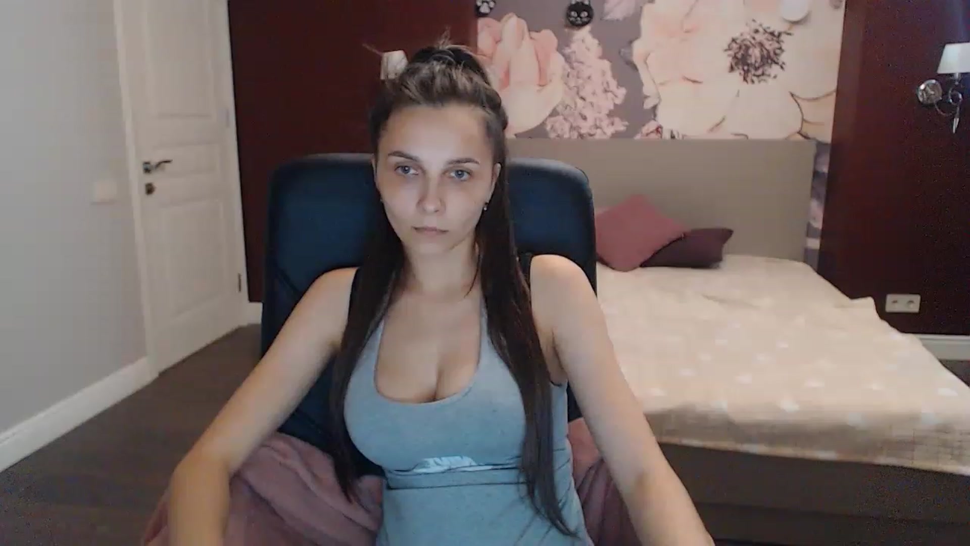 Gallery image thumbnail from Karina_Mils's myfreecams stream on, 07/09/2023, 15:43 image 7 of 20