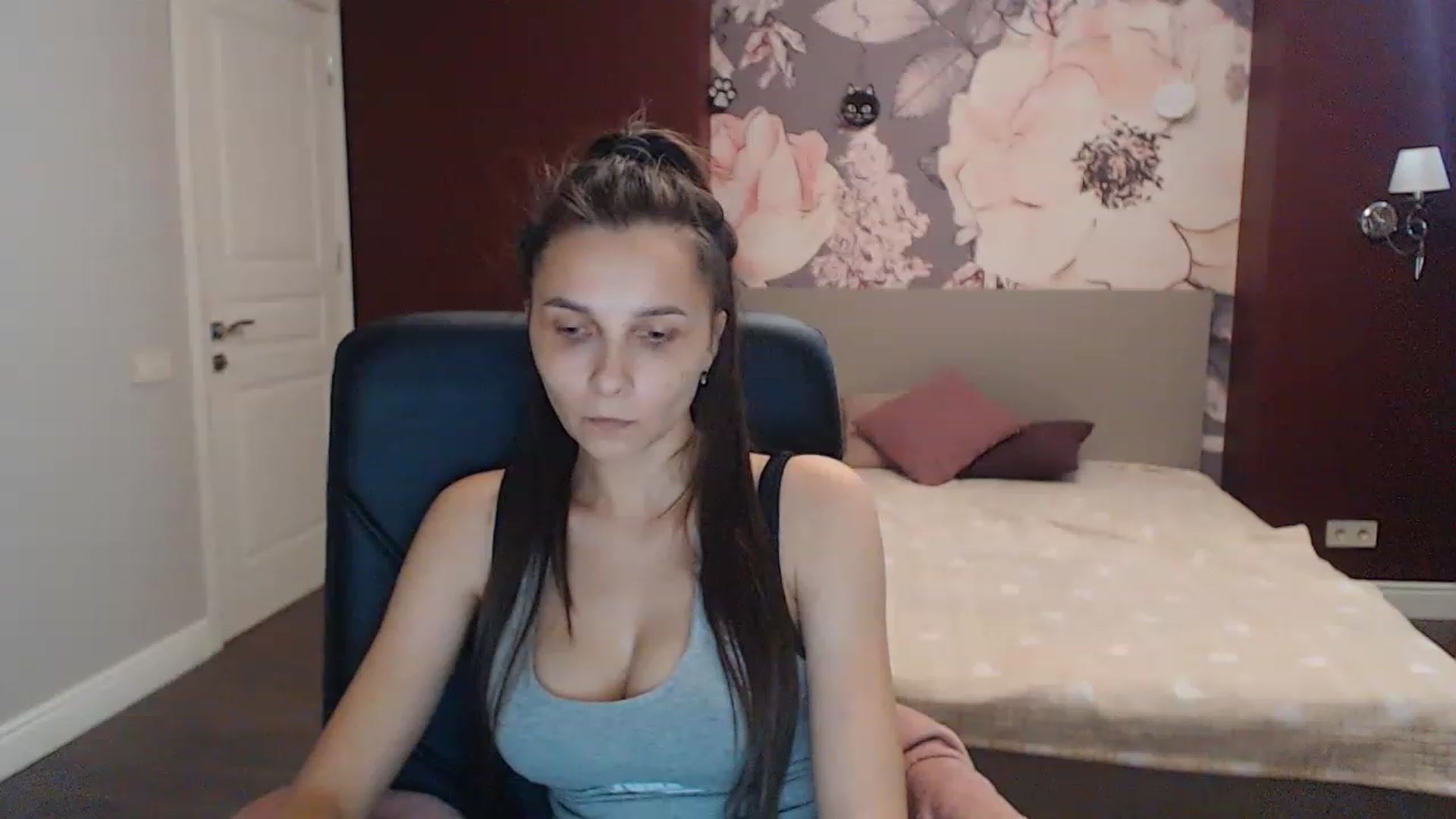 Gallery image thumbnail from Karina_Mils's myfreecams stream on, 07/09/2023, 15:43 image 15 of 20