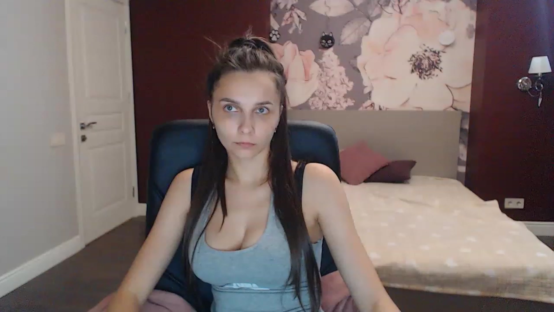 Gallery image thumbnail from Karina_Mils's myfreecams stream on, 07/09/2023, 15:43 image 9 of 20