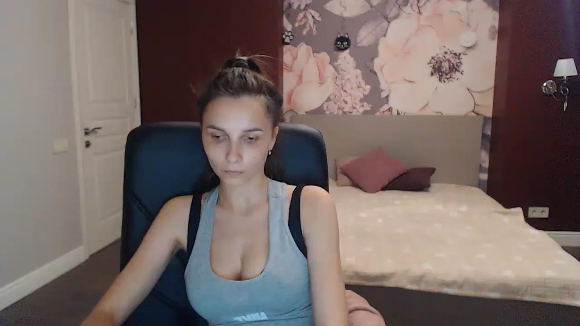 Gallery image thumbnail from Karina_Mils's myfreecams stream on, 07/09/2023, 16:32 image 16 of 20