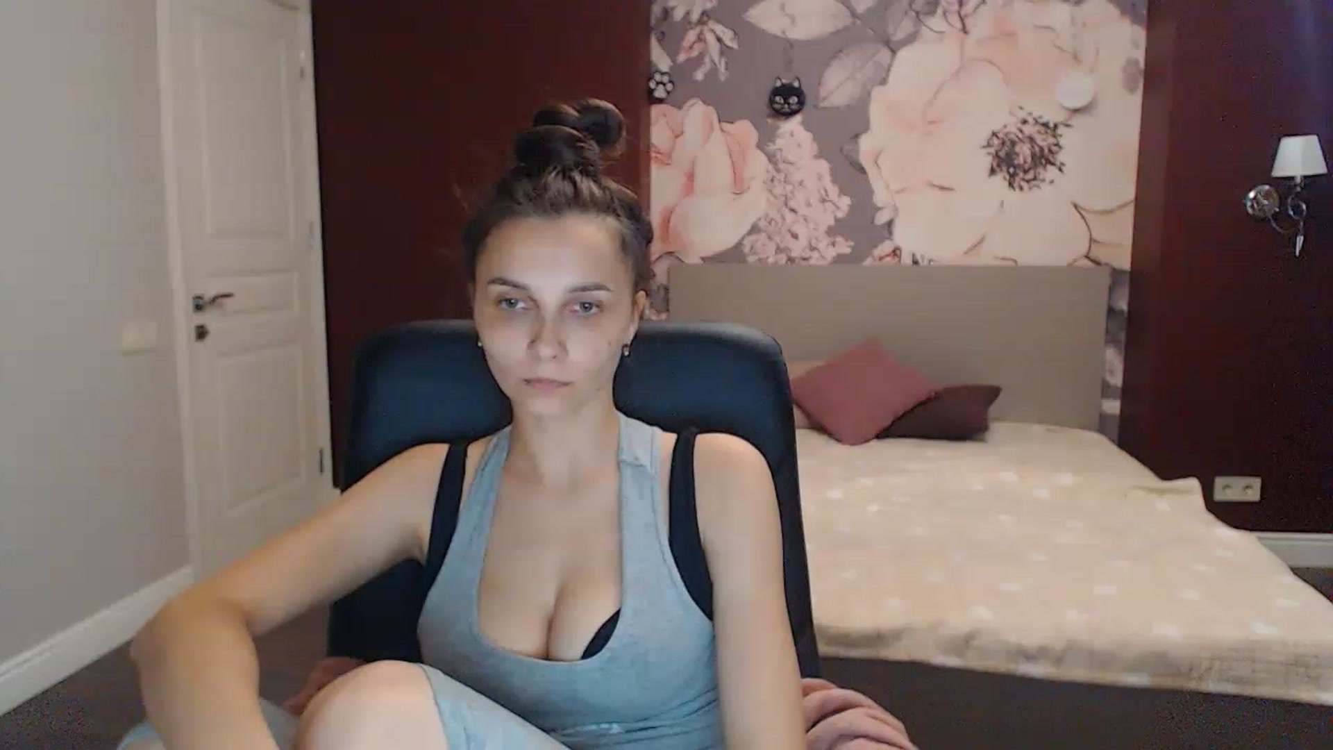 Gallery image thumbnail from Karina_Mils's myfreecams stream on, 07/09/2023, 16:32 image 2 of 20