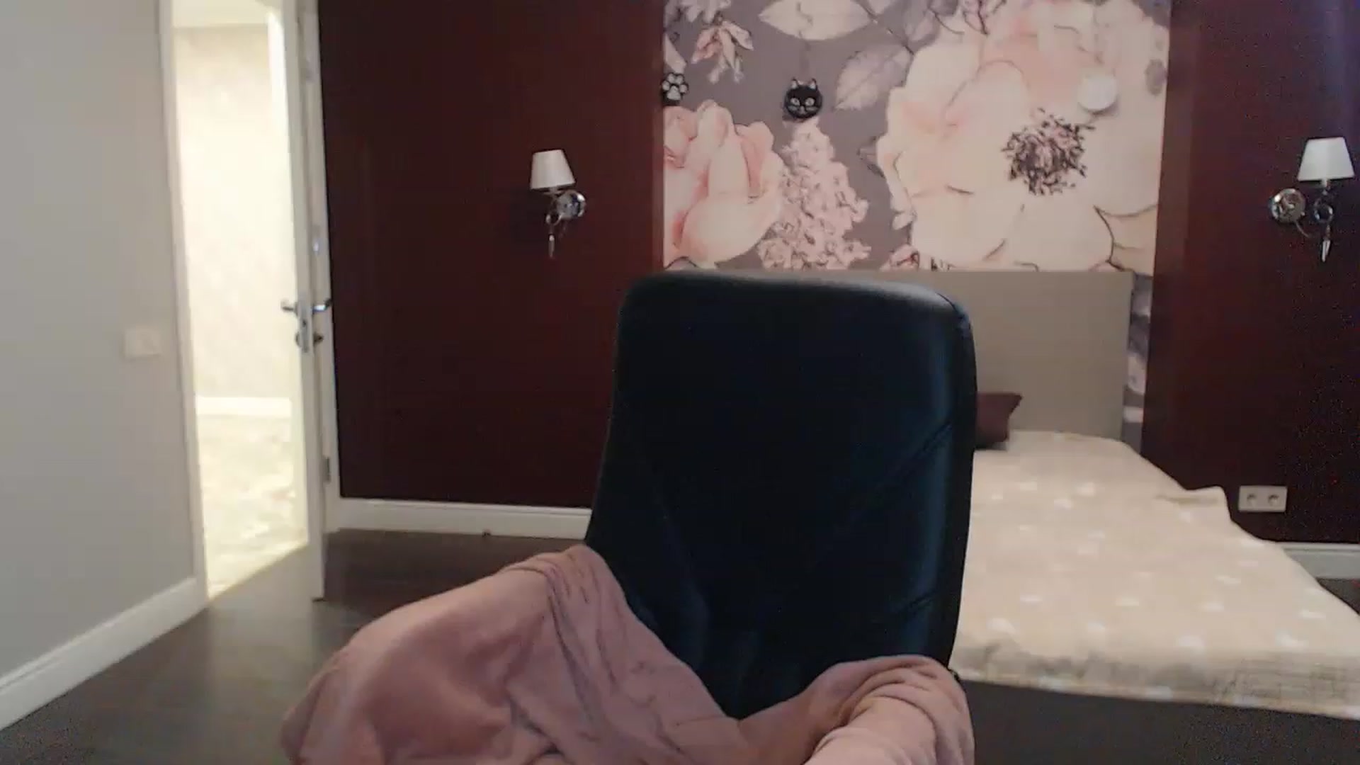 Gallery image thumbnail from Karina_Mils's myfreecams stream on, 07/09/2023, 16:32 image 4 of 20
