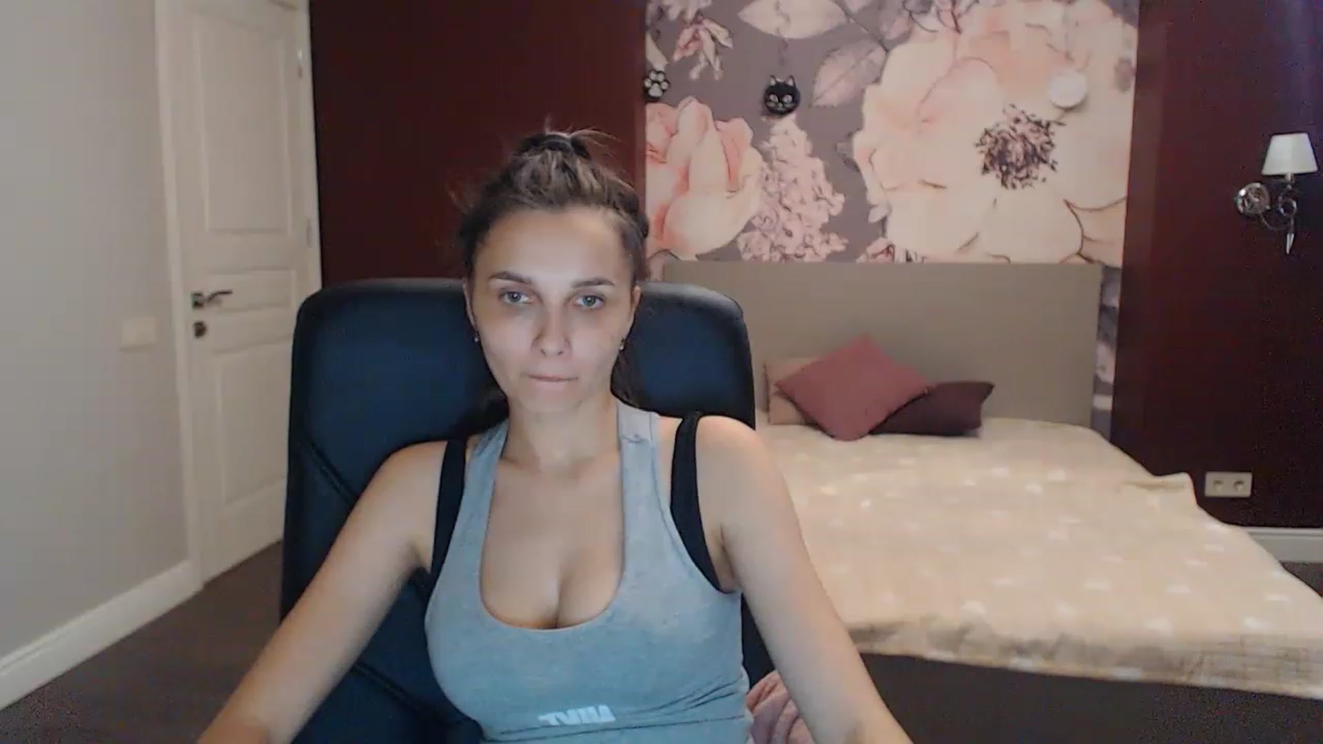 Gallery image thumbnail from Karina_Mils's myfreecams stream on, 07/09/2023, 16:32 image 13 of 20