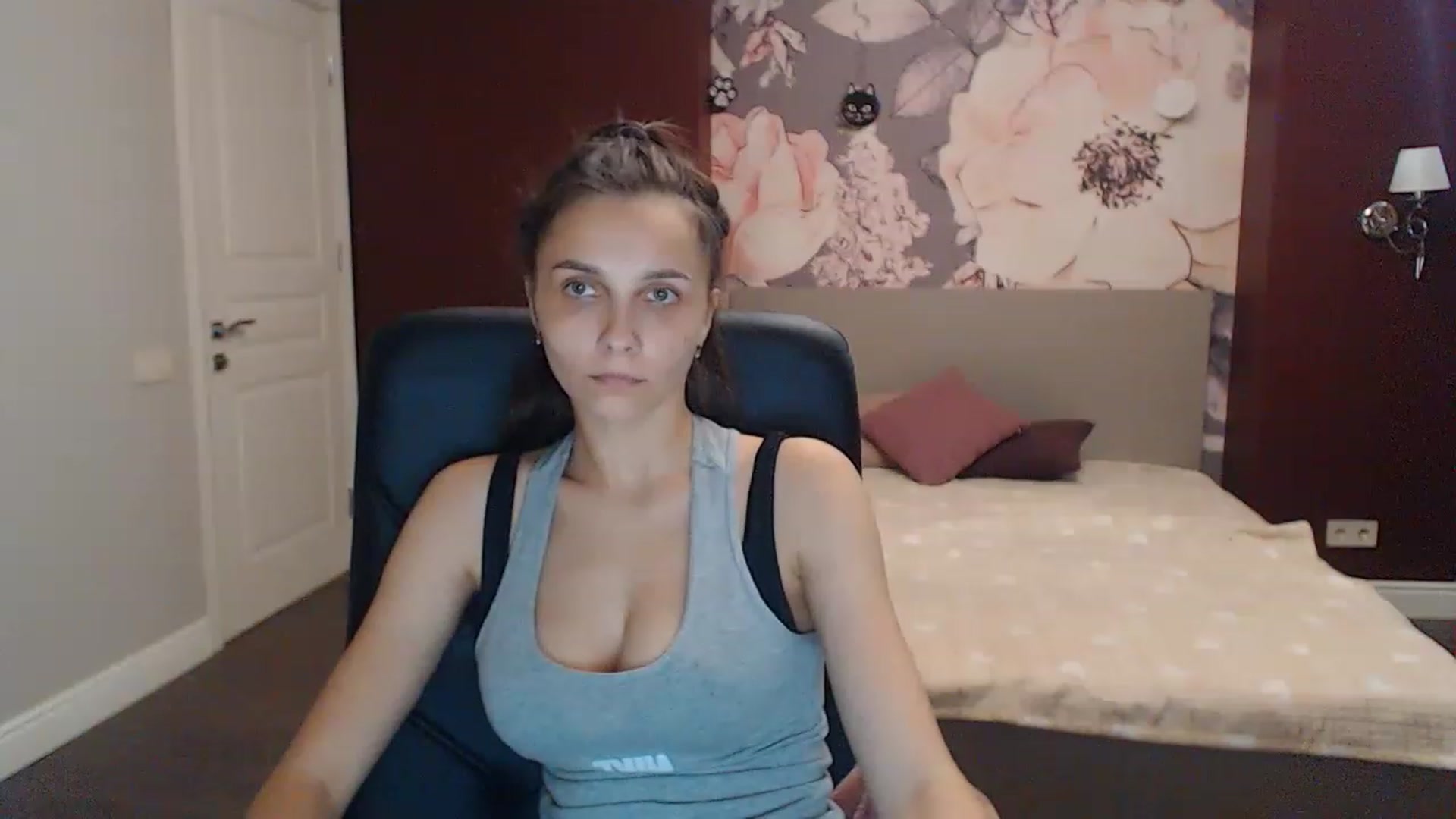 Gallery image thumbnail from Karina_Mils's myfreecams stream on, 07/09/2023, 16:32 image 17 of 20