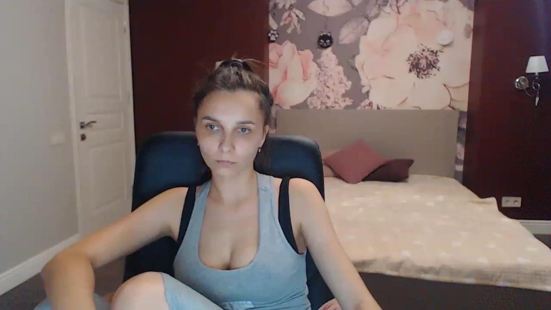 Gallery image thumbnail from Karina_Mils's myfreecams stream on, 07/09/2023, 16:32 image 8 of 20