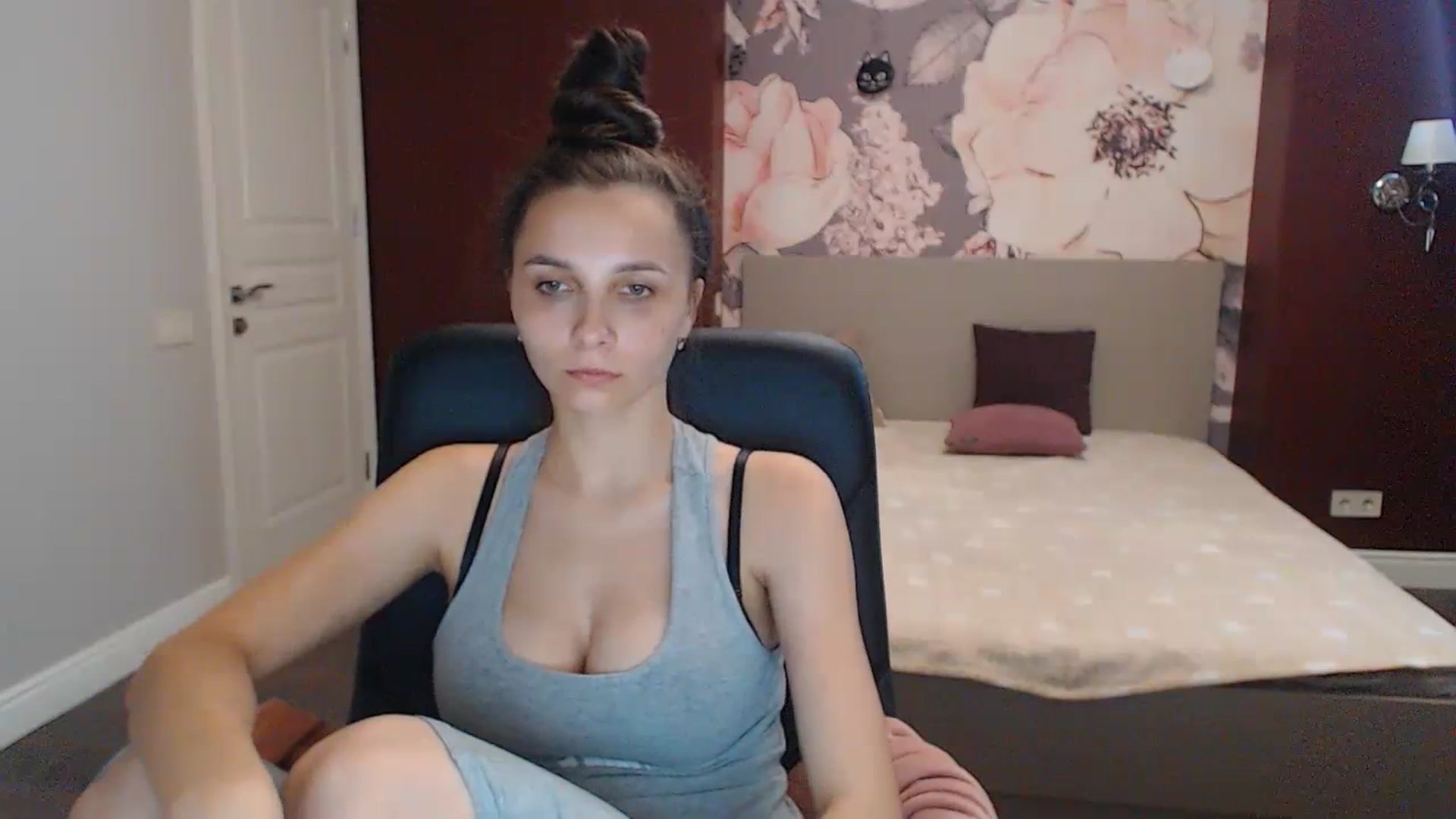 Gallery image thumbnail from Karina_Mils's myfreecams stream on, 07/13/2023, 10:58 image 16 of 20