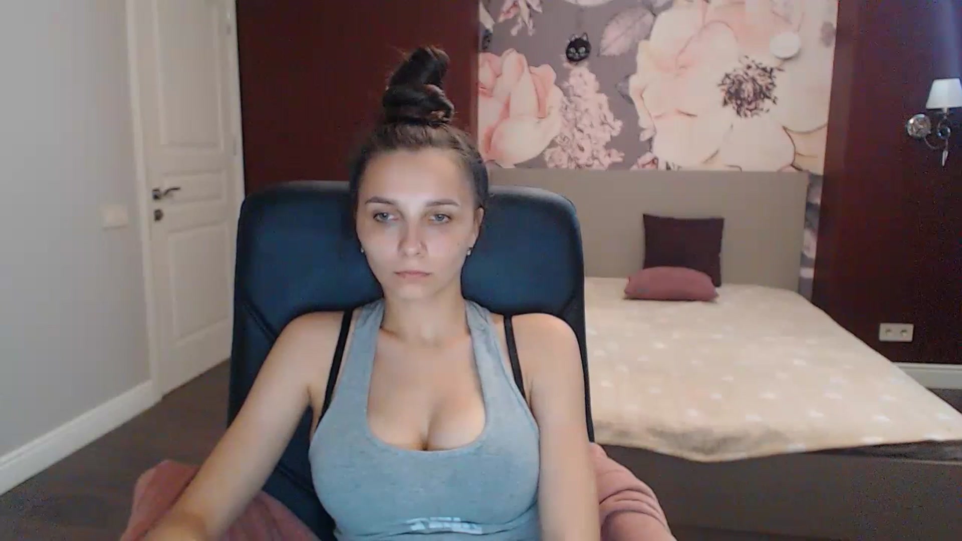 Gallery image thumbnail from Karina_Mils's myfreecams stream on, 07/13/2023, 10:58 image 8 of 20