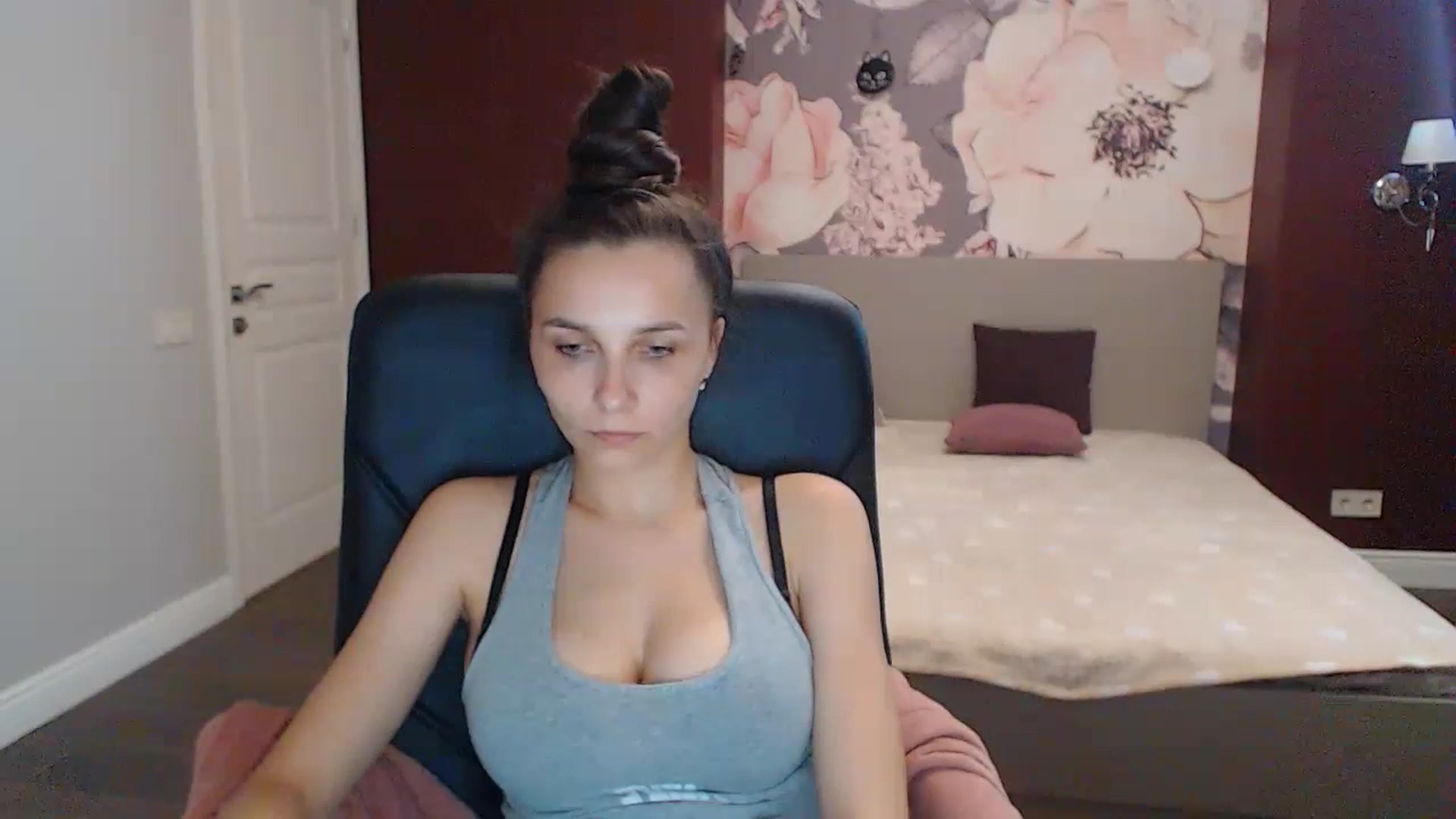 Gallery image thumbnail from Karina_Mils's myfreecams stream on, 07/13/2023, 10:58 image 12 of 20