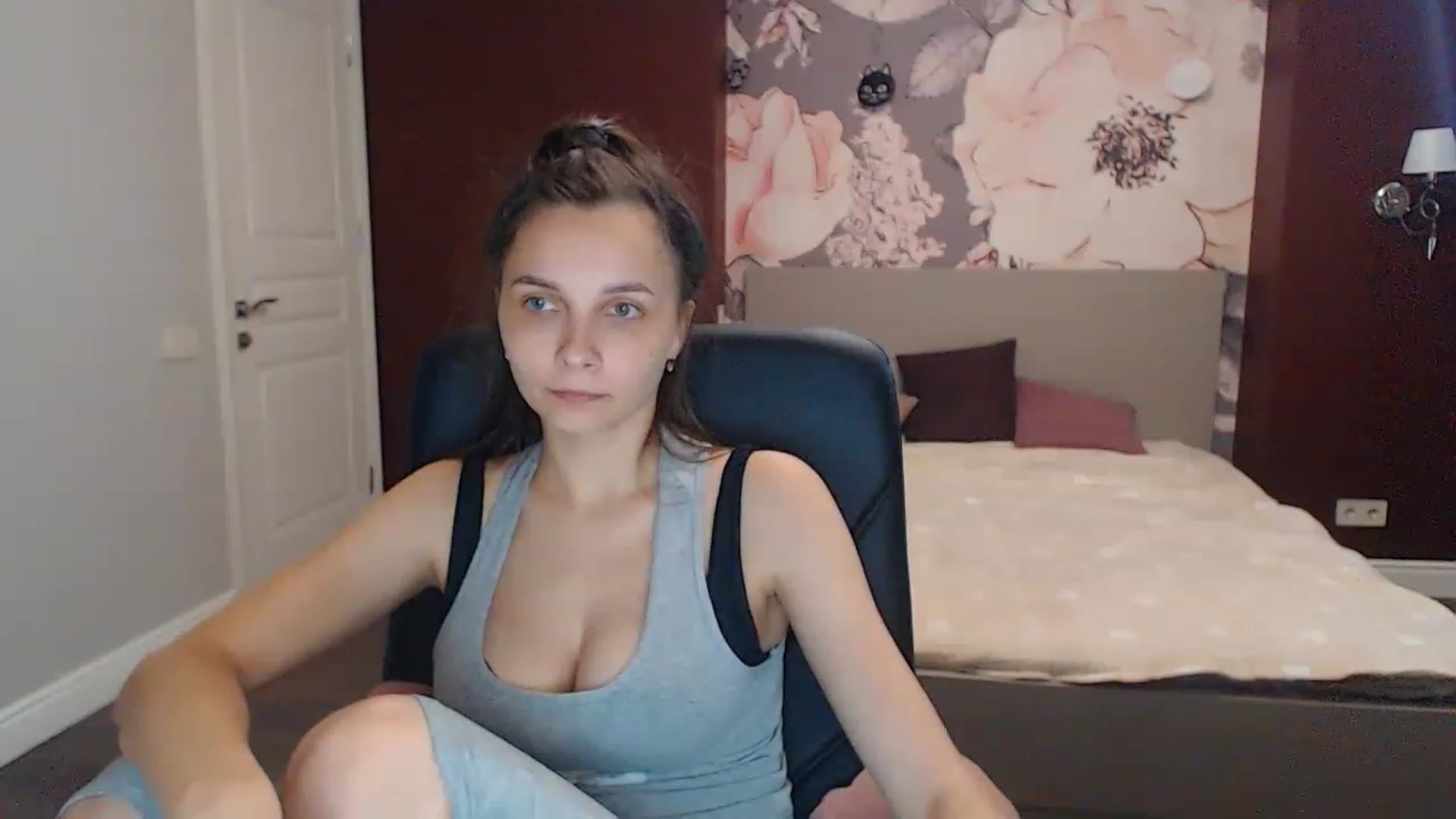Gallery image thumbnail from Karina_Mils's myfreecams stream on, 07/14/2023, 11:40 image 2 of 20