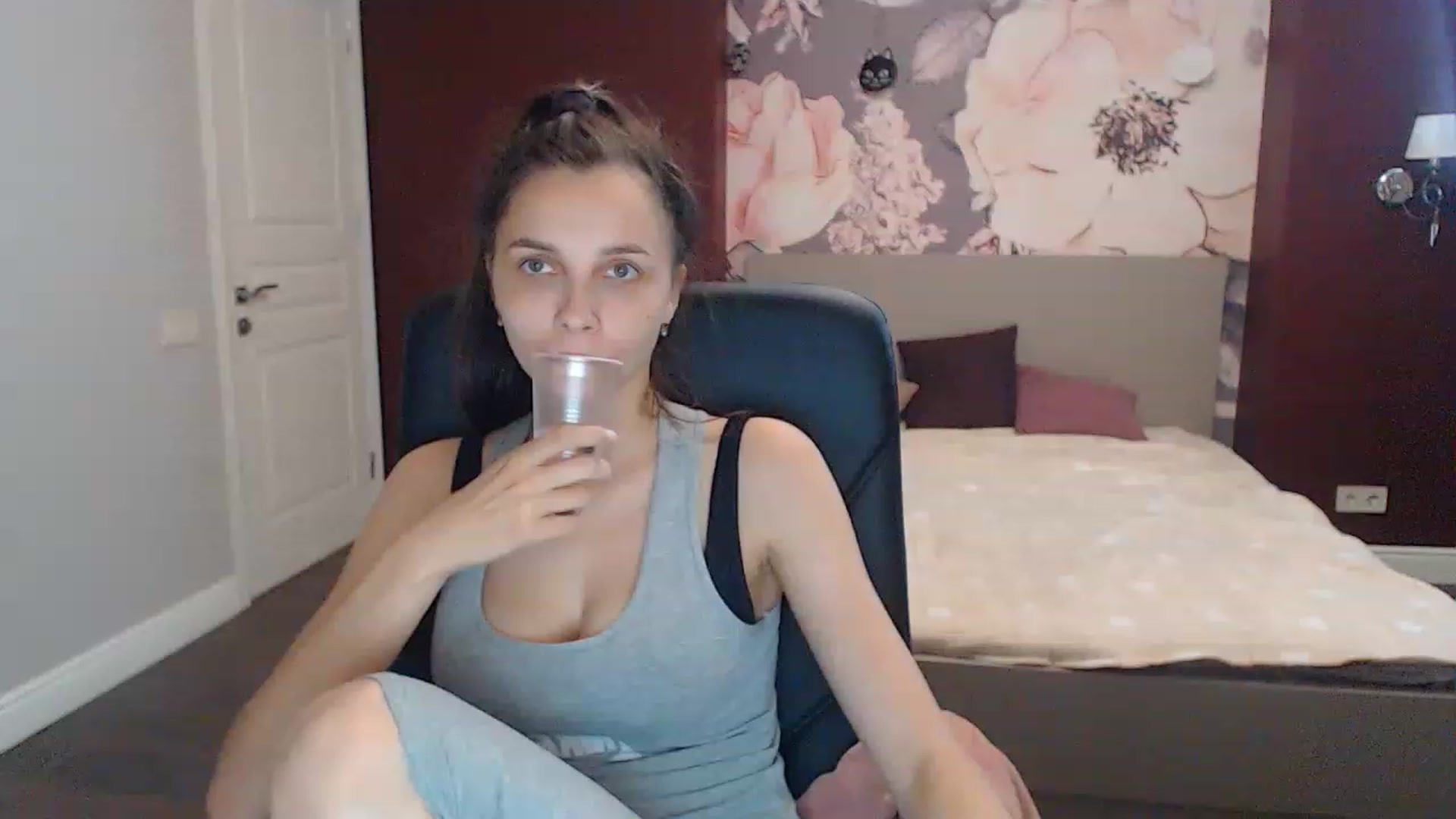 Gallery image thumbnail from Karina_Mils's myfreecams stream on, 07/14/2023, 11:52 image 11 of 20