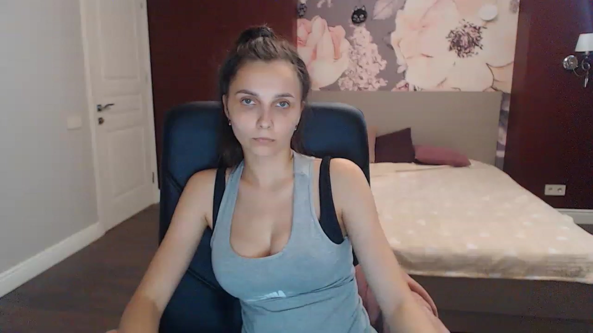 Gallery image thumbnail from Karina_Mils's myfreecams stream on, 07/14/2023, 15:19 image 10 of 20