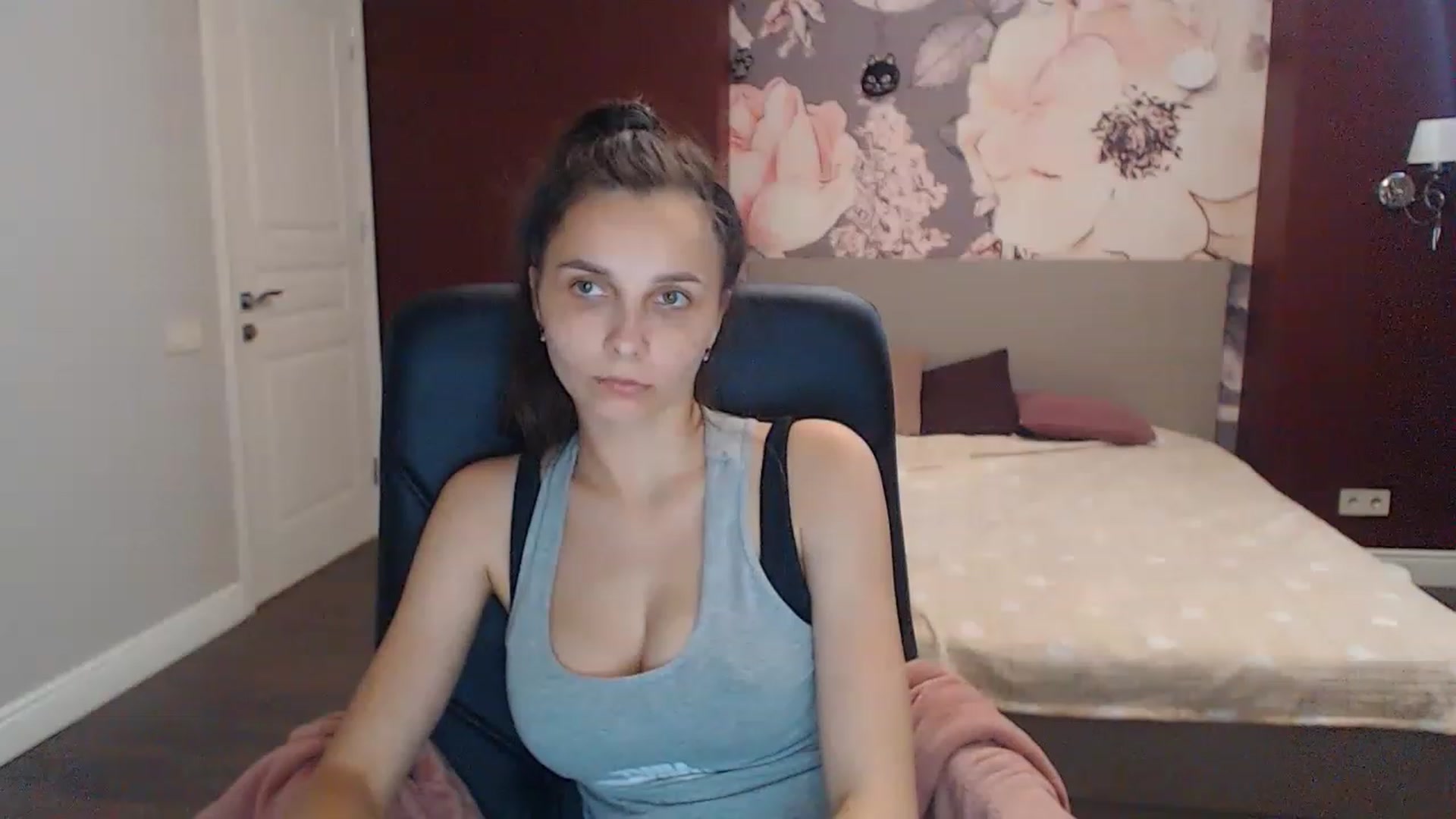 Gallery image thumbnail from Karina_Mils's myfreecams stream on, 07/14/2023, 15:19 image 12 of 20