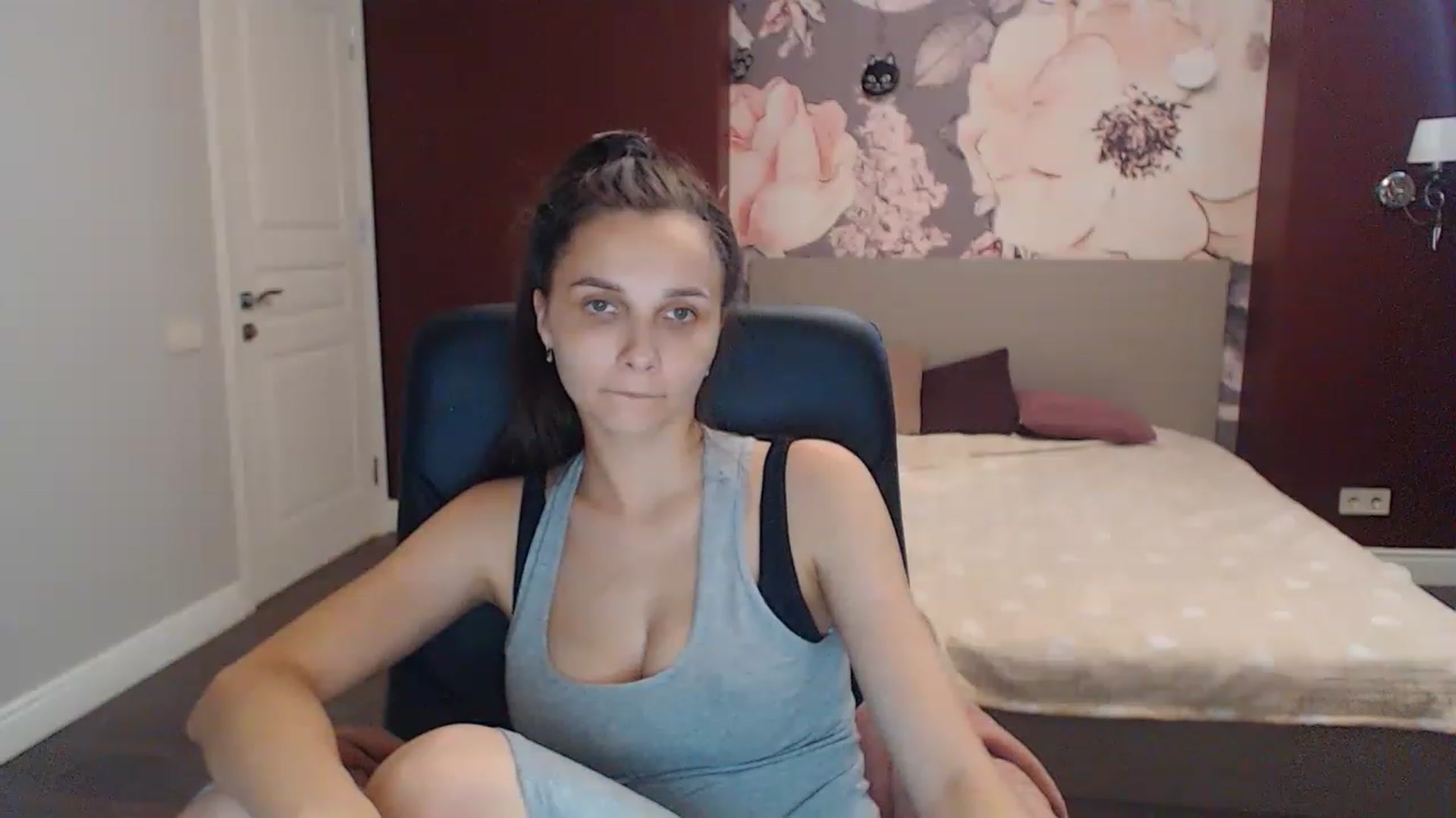 Gallery image thumbnail from Karina_Mils's myfreecams stream on, 07/14/2023, 15:19 image 15 of 20