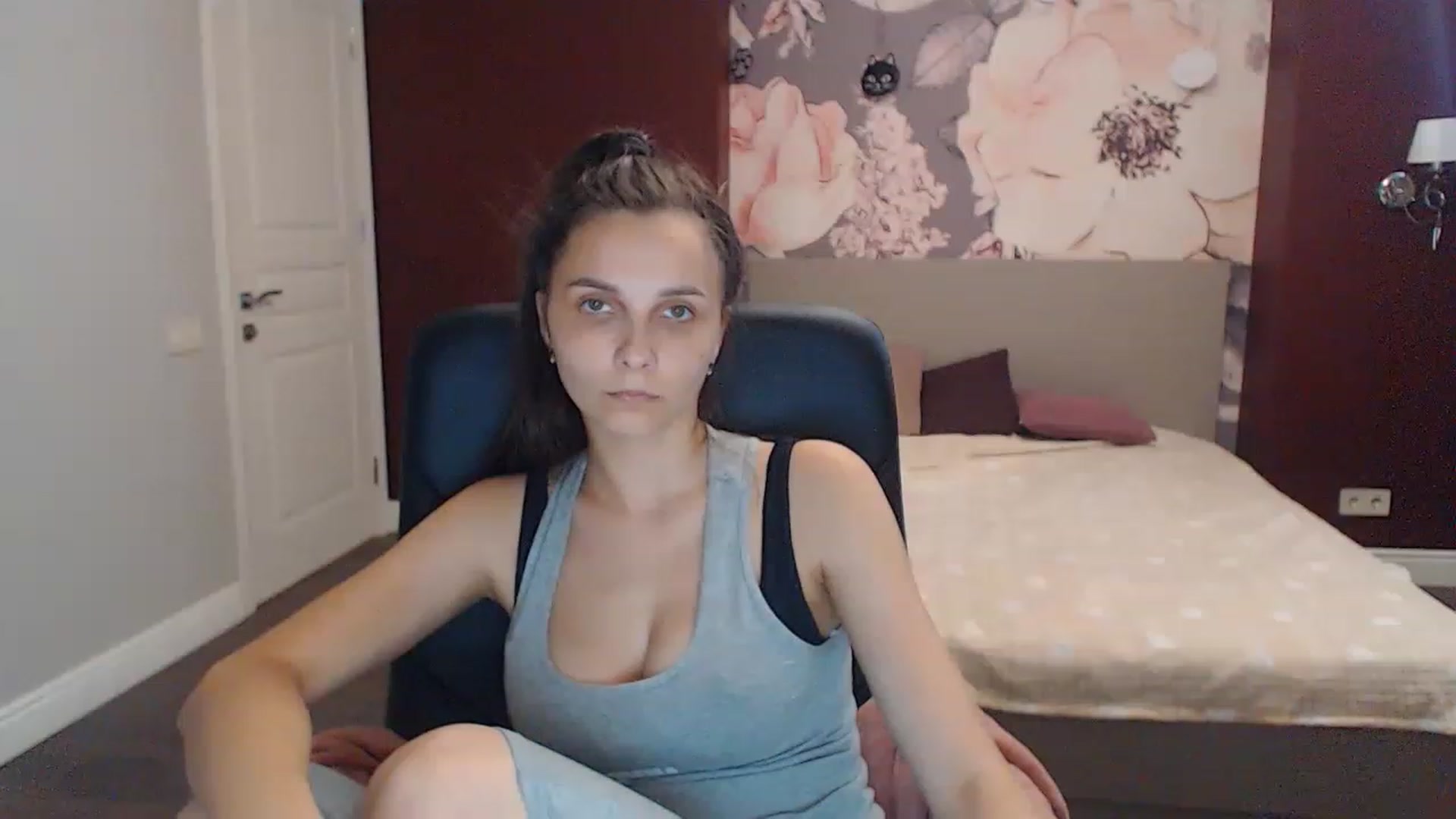 Gallery image thumbnail from Karina_Mils's myfreecams stream on, 07/14/2023, 15:19 image 14 of 20