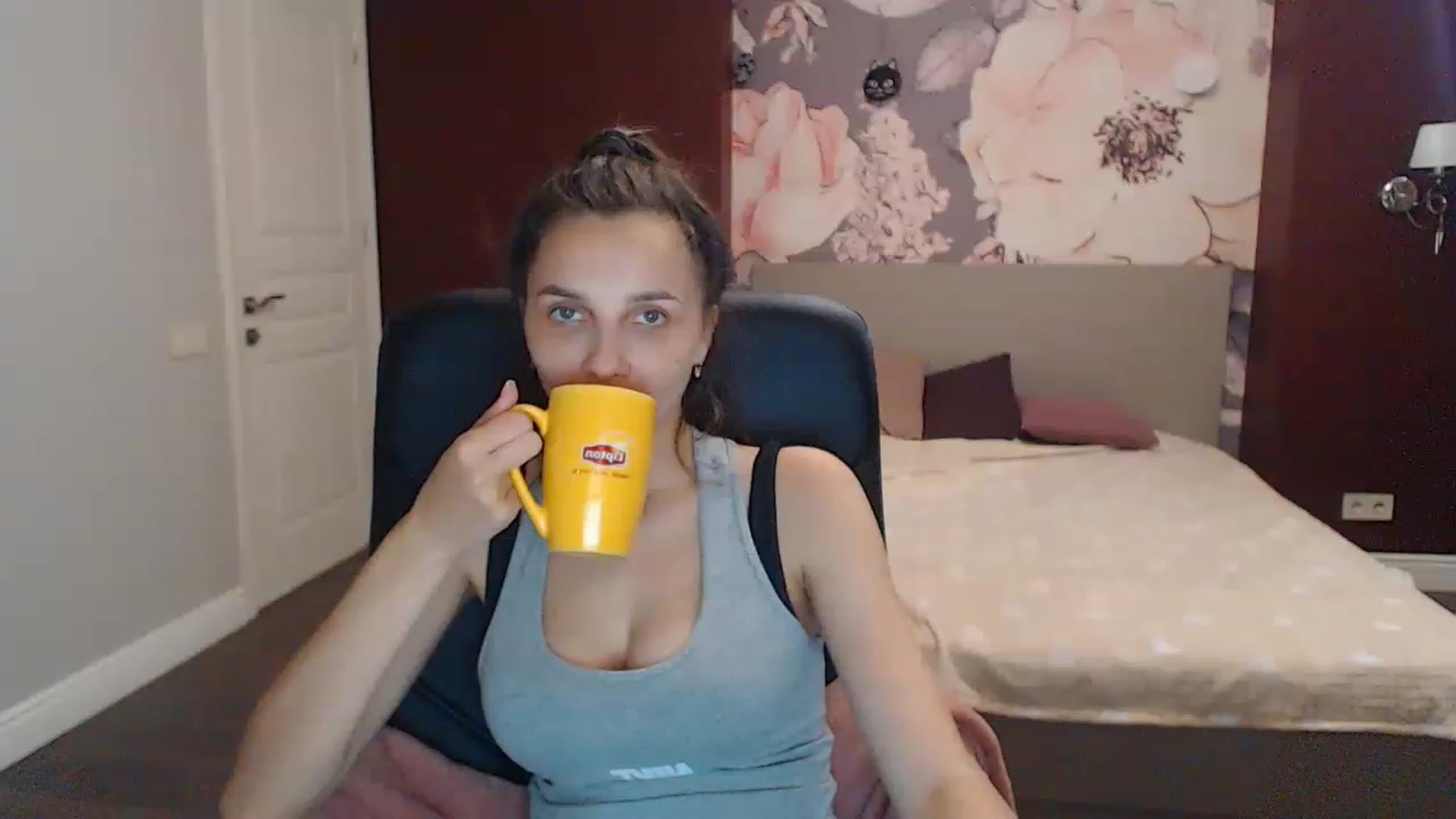 Gallery image thumbnail from Karina_Mils's myfreecams stream on, 07/14/2023, 16:14 image 5 of 20