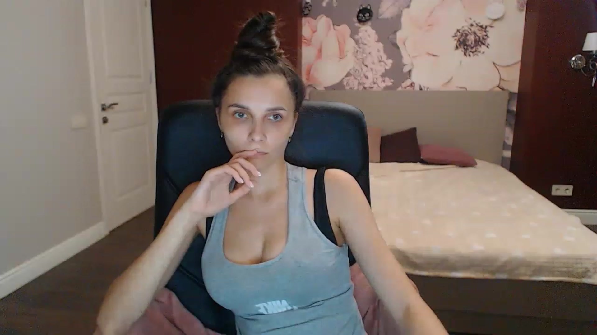 Gallery image thumbnail from Karina_Mils's myfreecams stream on, 07/14/2023, 16:14 image 17 of 20
