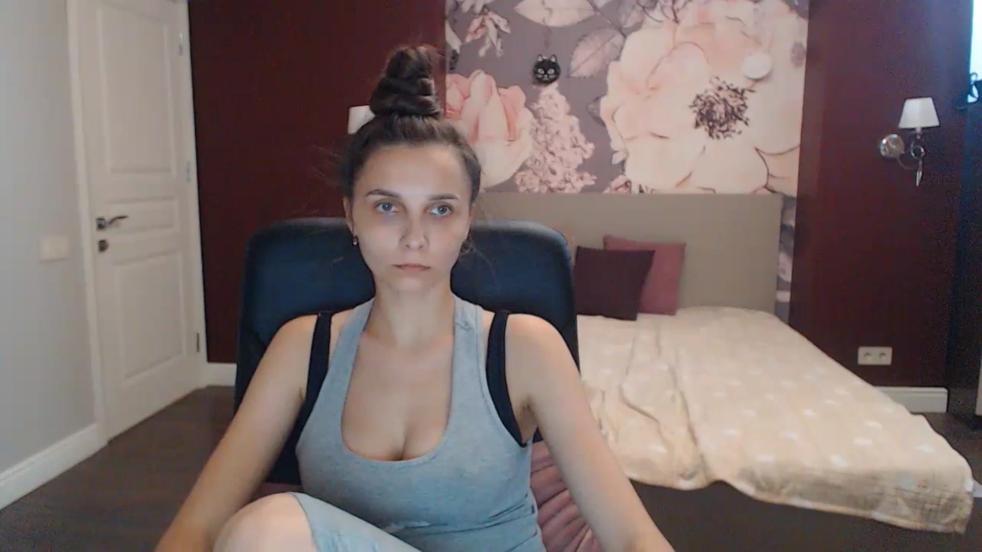 Gallery image thumbnail from Karina_Mils's myfreecams stream on, 07/15/2023, 14:35 image 18 of 20