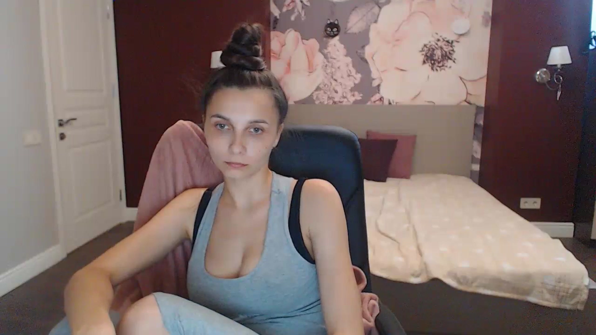 Gallery image thumbnail from Karina_Mils's myfreecams stream on, 07/15/2023, 14:35 image 12 of 20